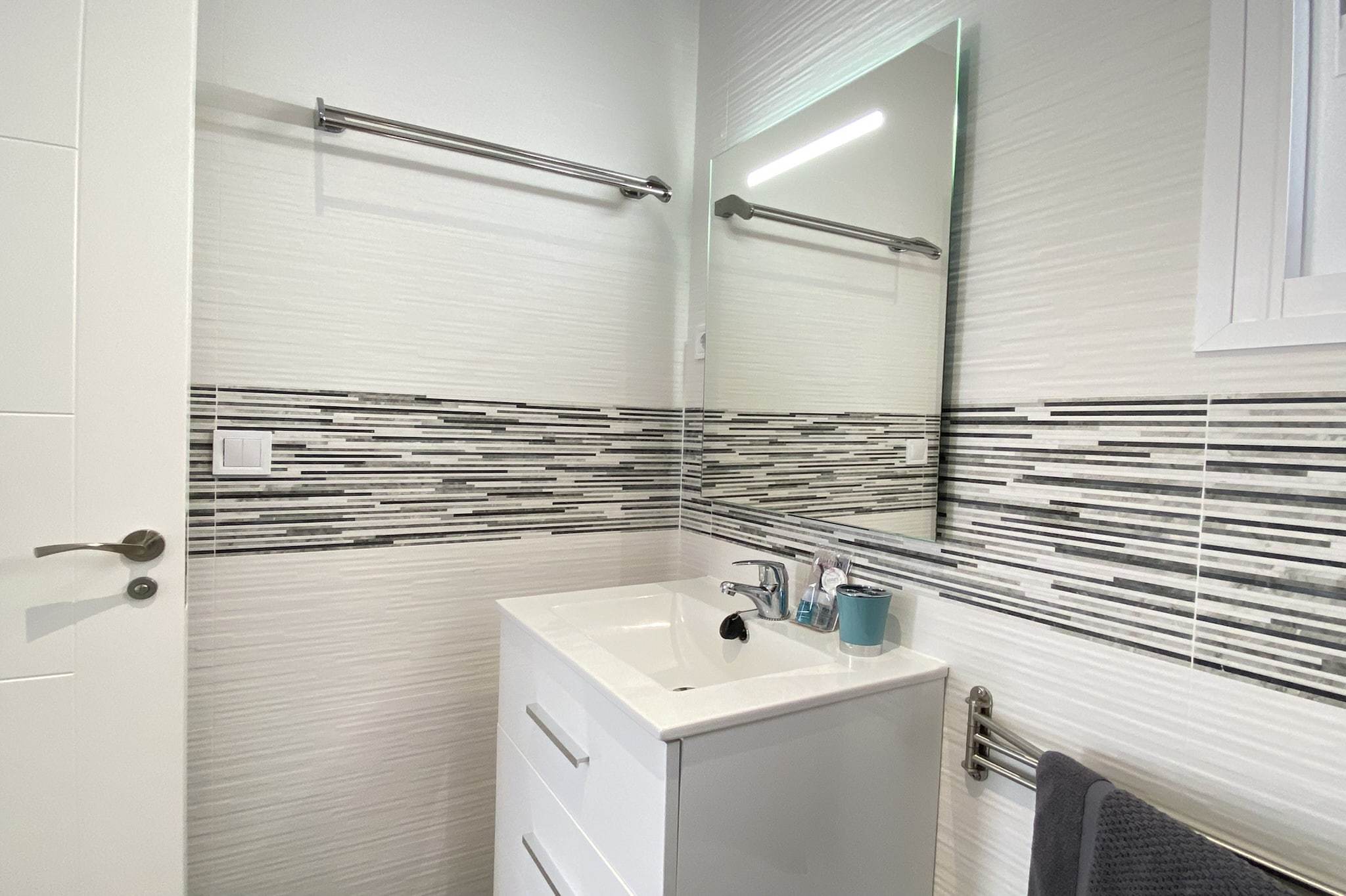Casa Los Tejares by Casasol-Bathroom