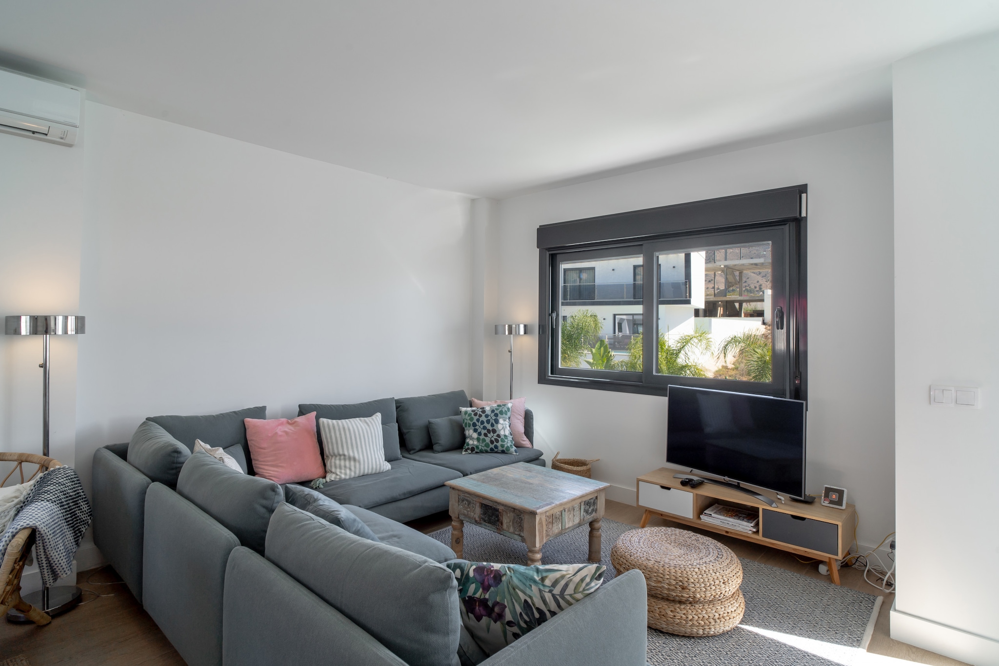 Villa Premium Los Mangos by Casasol-Living room