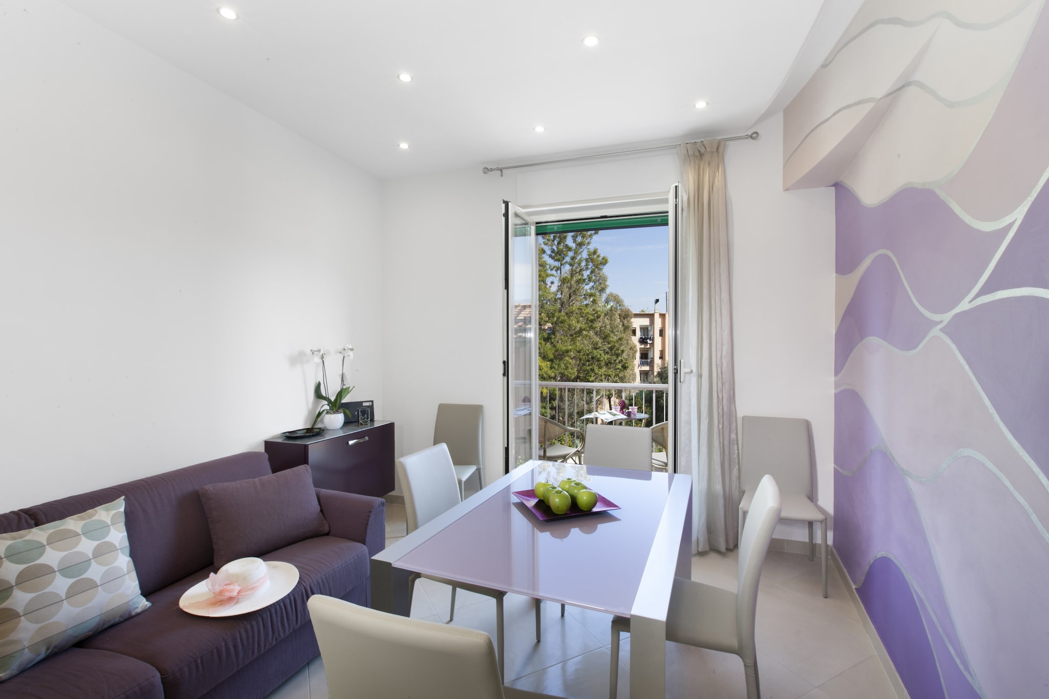 L' onda viola-Salon
