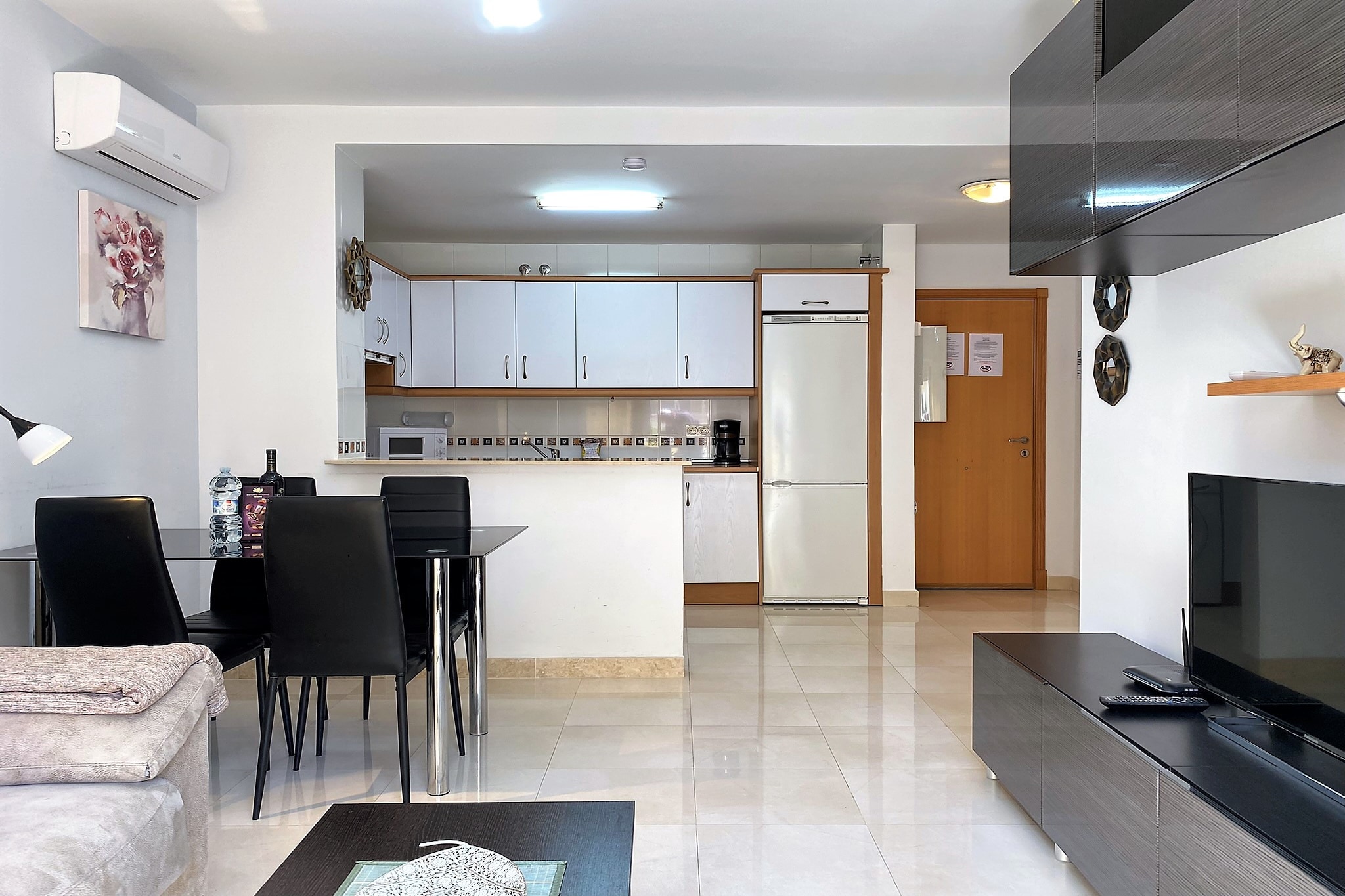 Triton Urban Apartment by Casasol-Living room