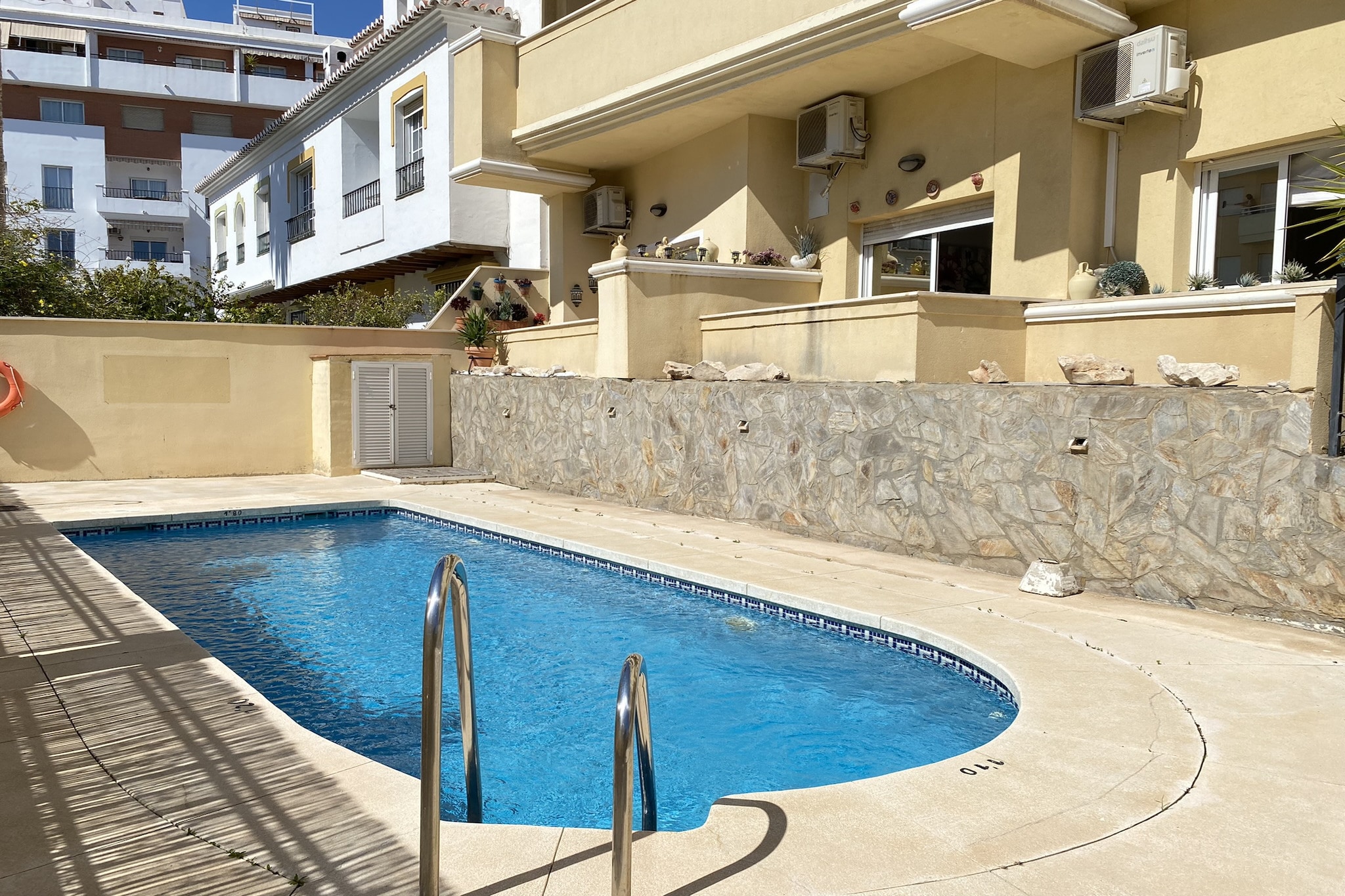 Triton Urban Apartment by Casasol-Pool