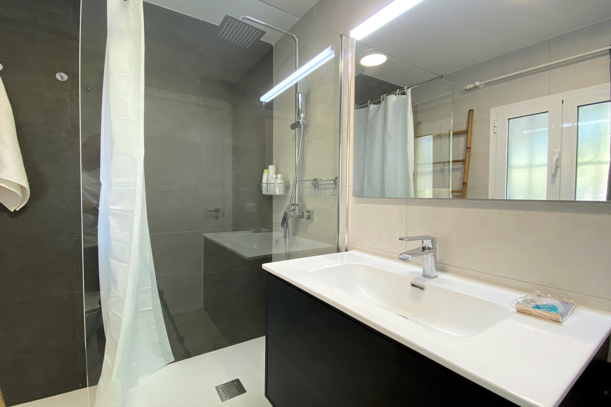 Verano Azul 67 Seaview by Casasol-Badezimmer