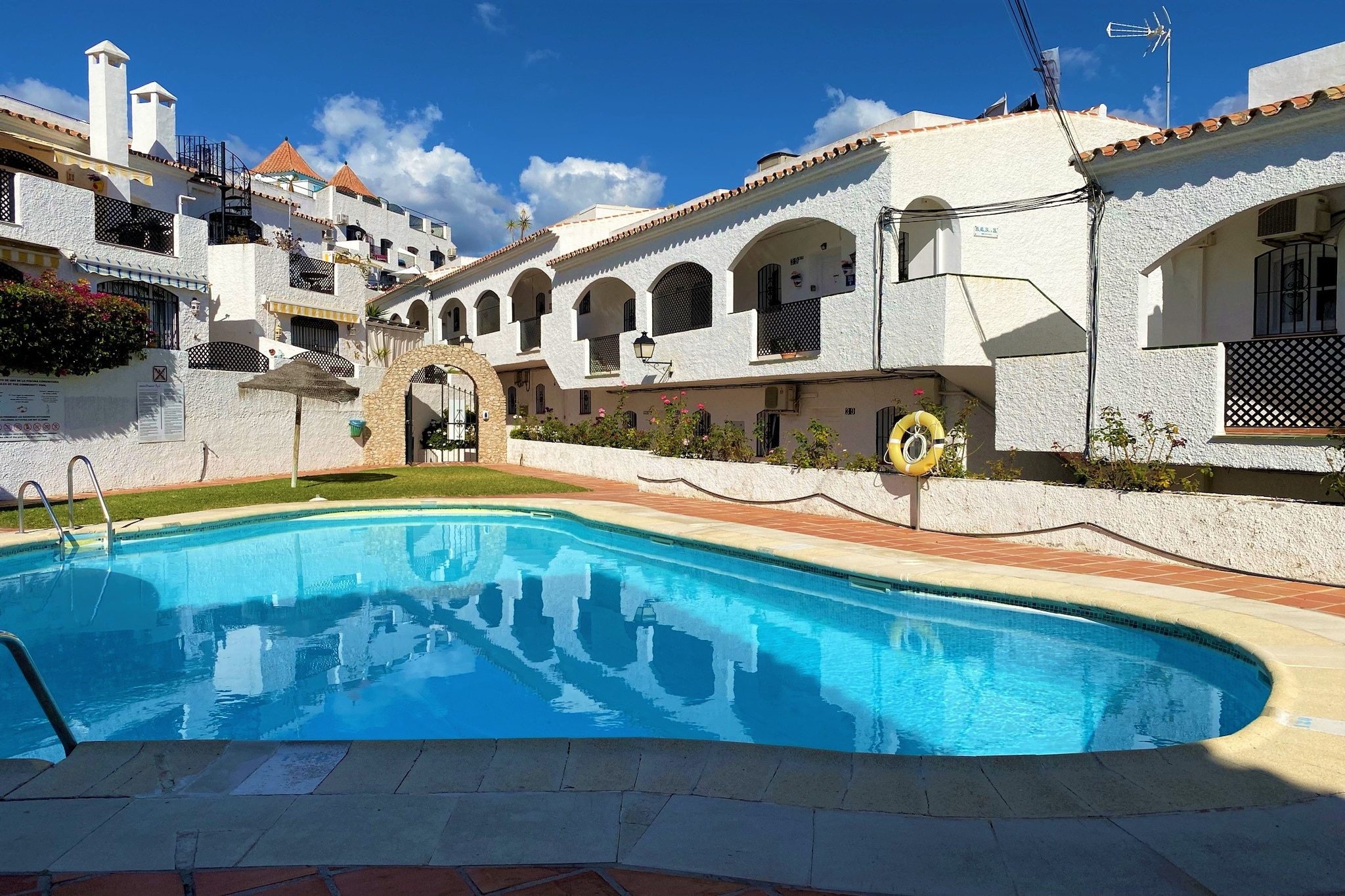 Verano Azul 67 Seaview by Casasol-Schwimmbad