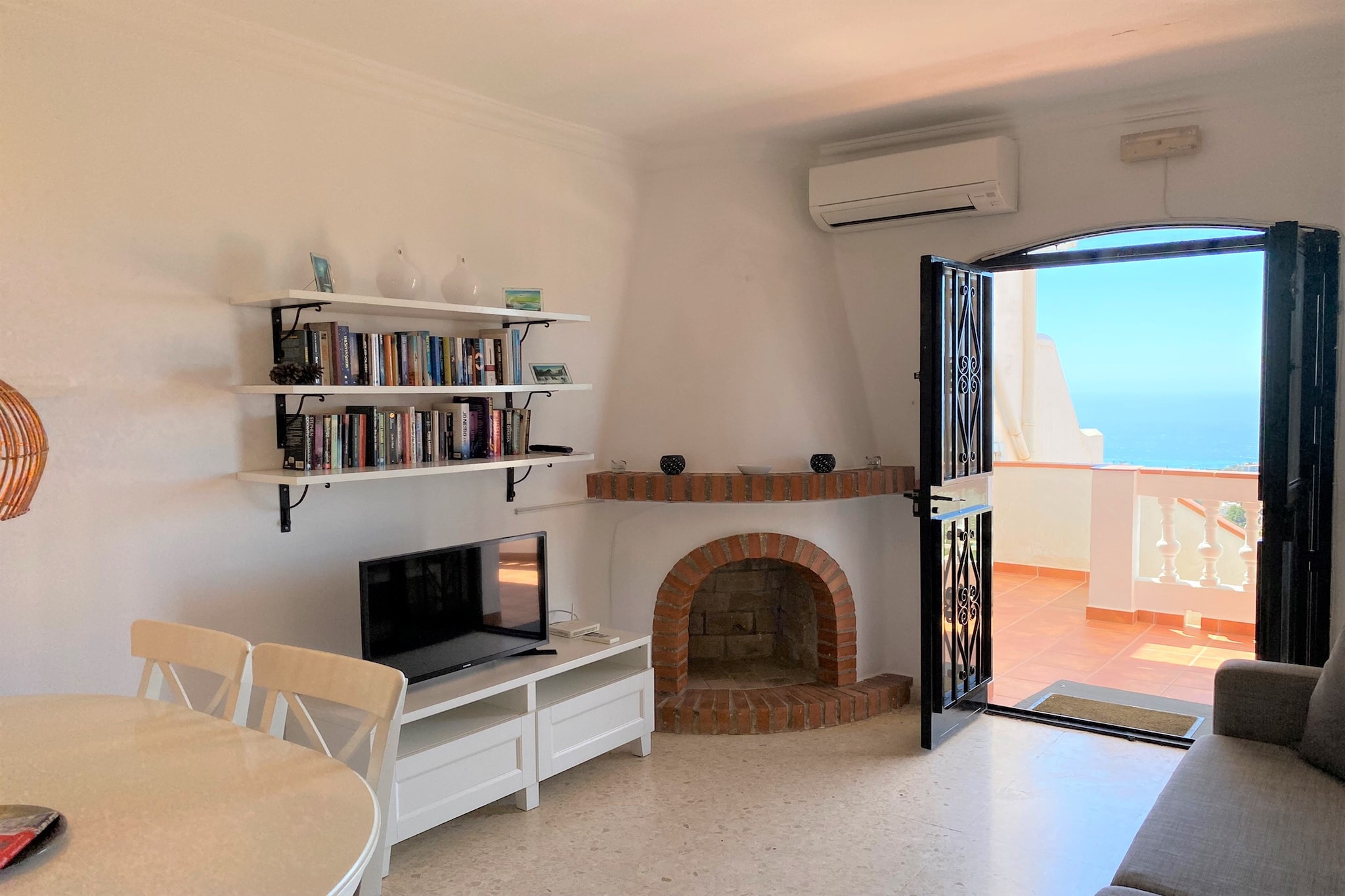 Capuchinos 85 San Juan Capistrano by Casasol-Salon