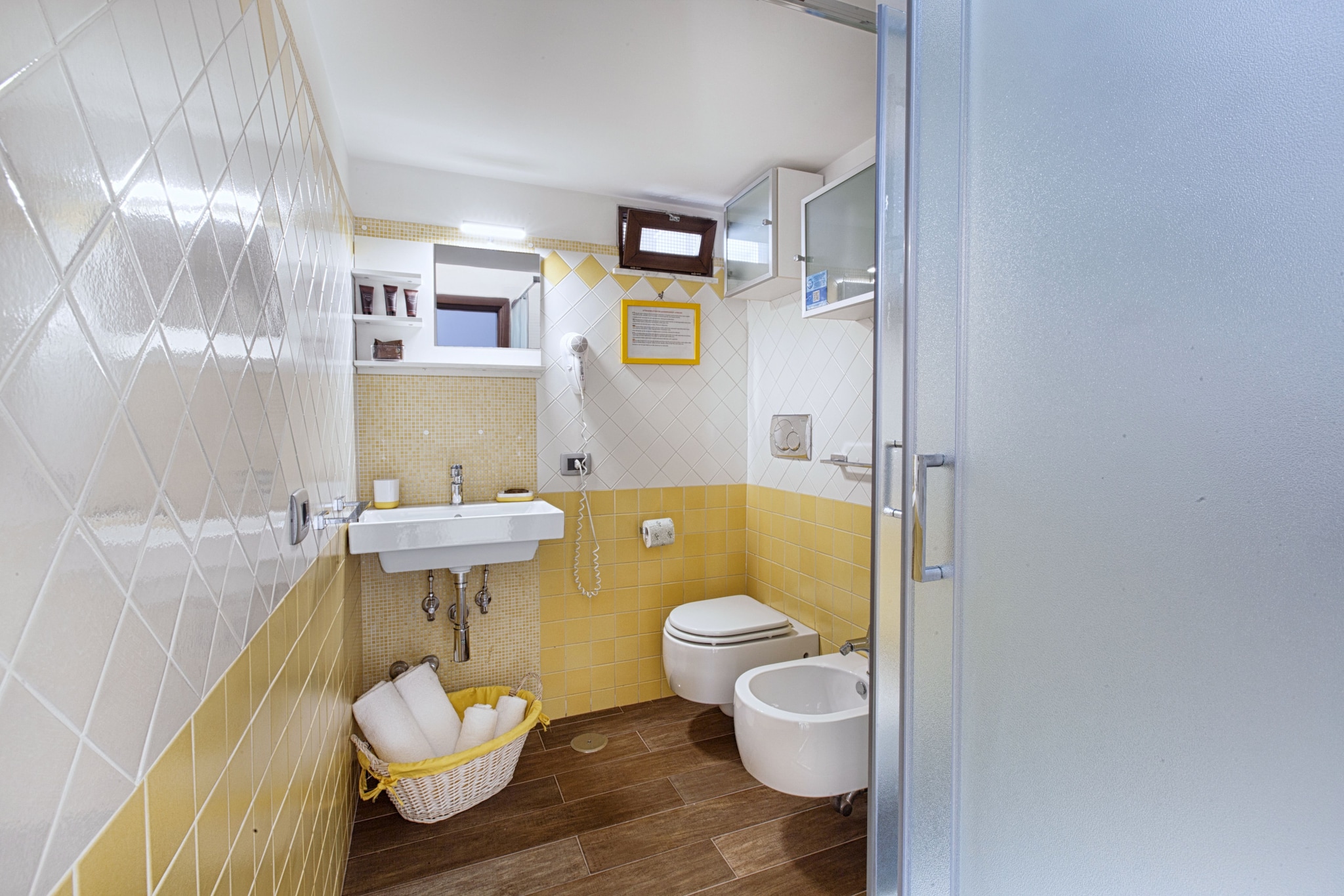 Casa Cristina Yellow-Badkamer
