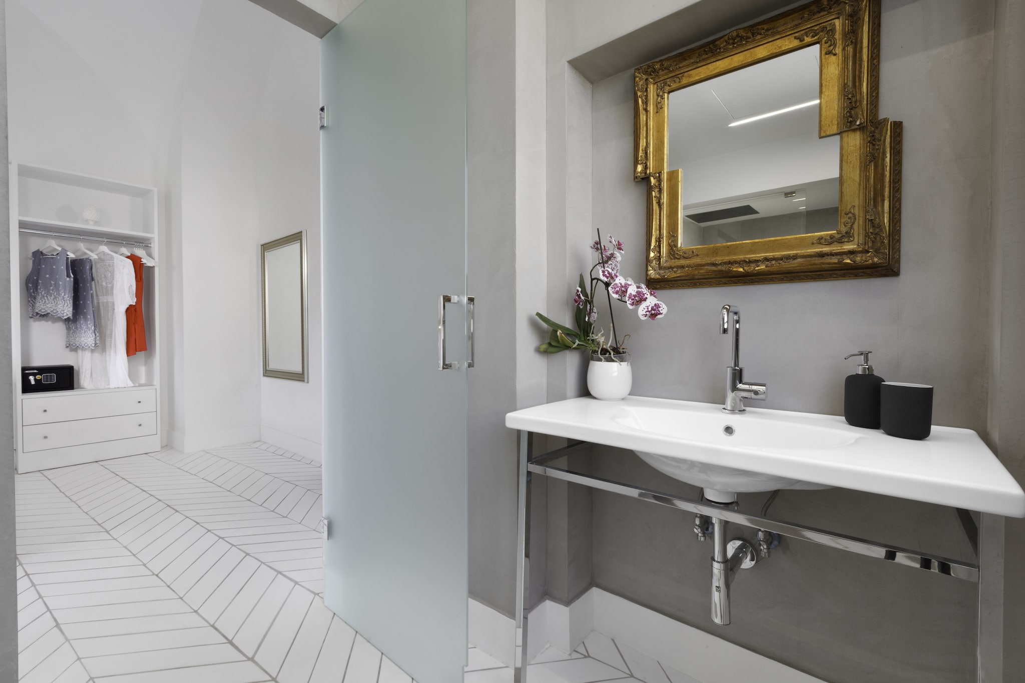 Iommella luxury rooms: ACCARDI-Bathroom
