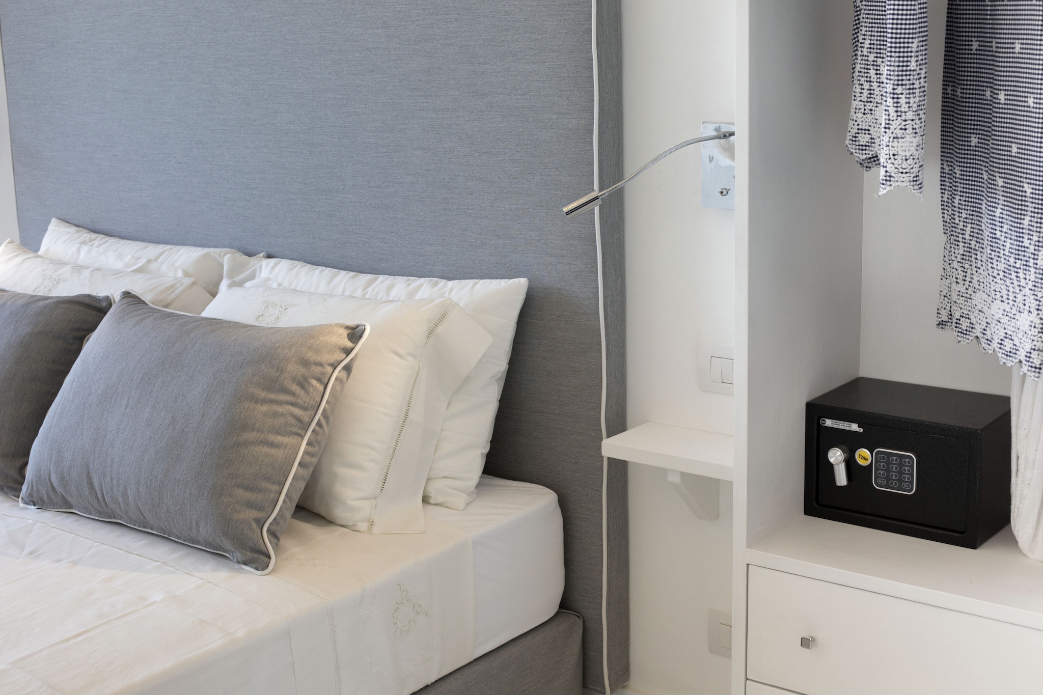 Iommella luxury rooms: ACCARDI-Bedroom