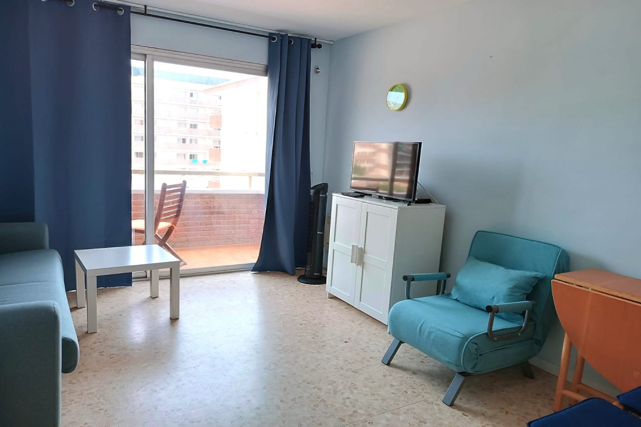 Vivalidays Lara - Fenals - LLoret de Mar-Woonkamer