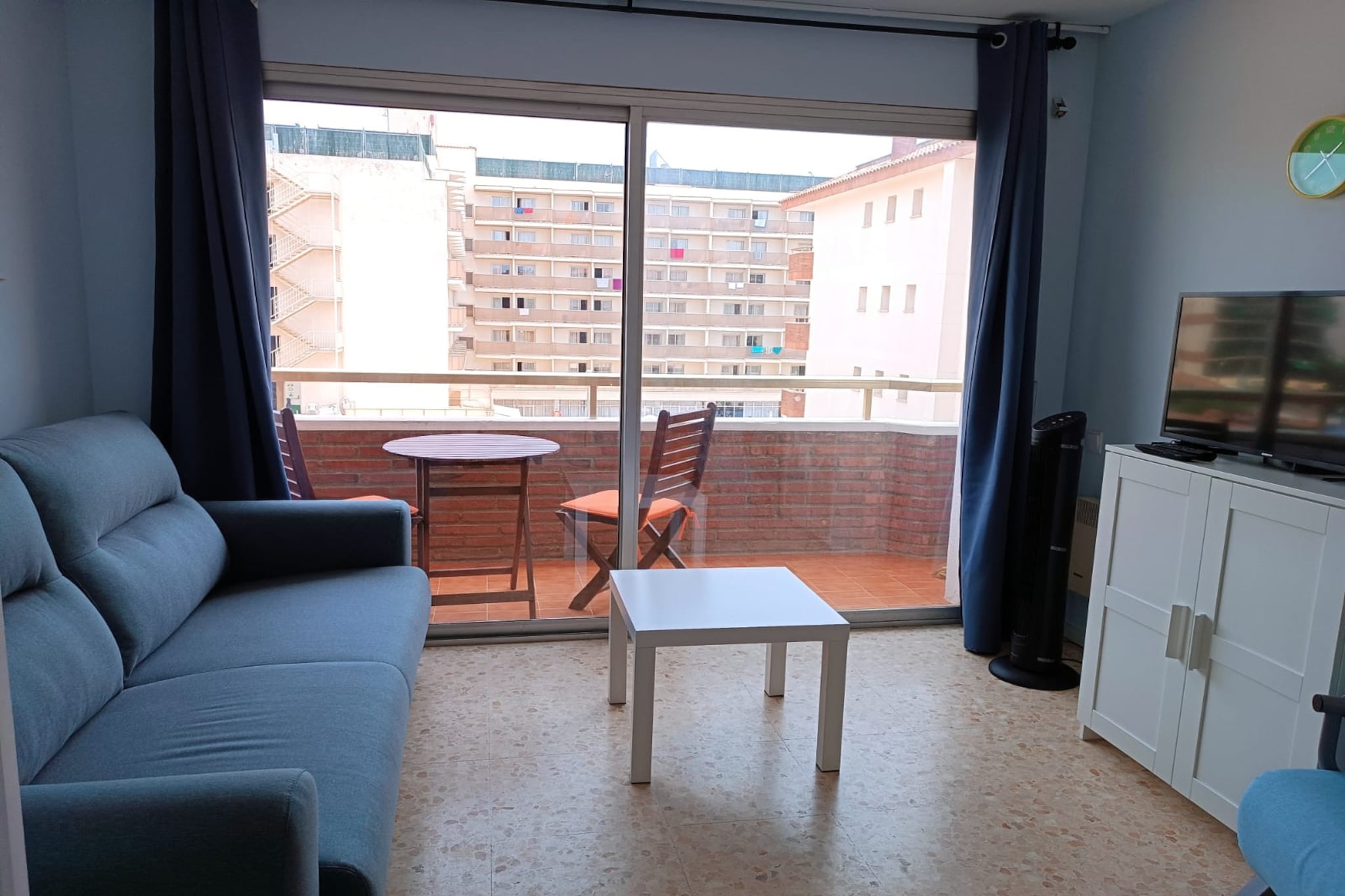 Vivalidays Lara - Fenals - LLoret de Mar-Woonkamer