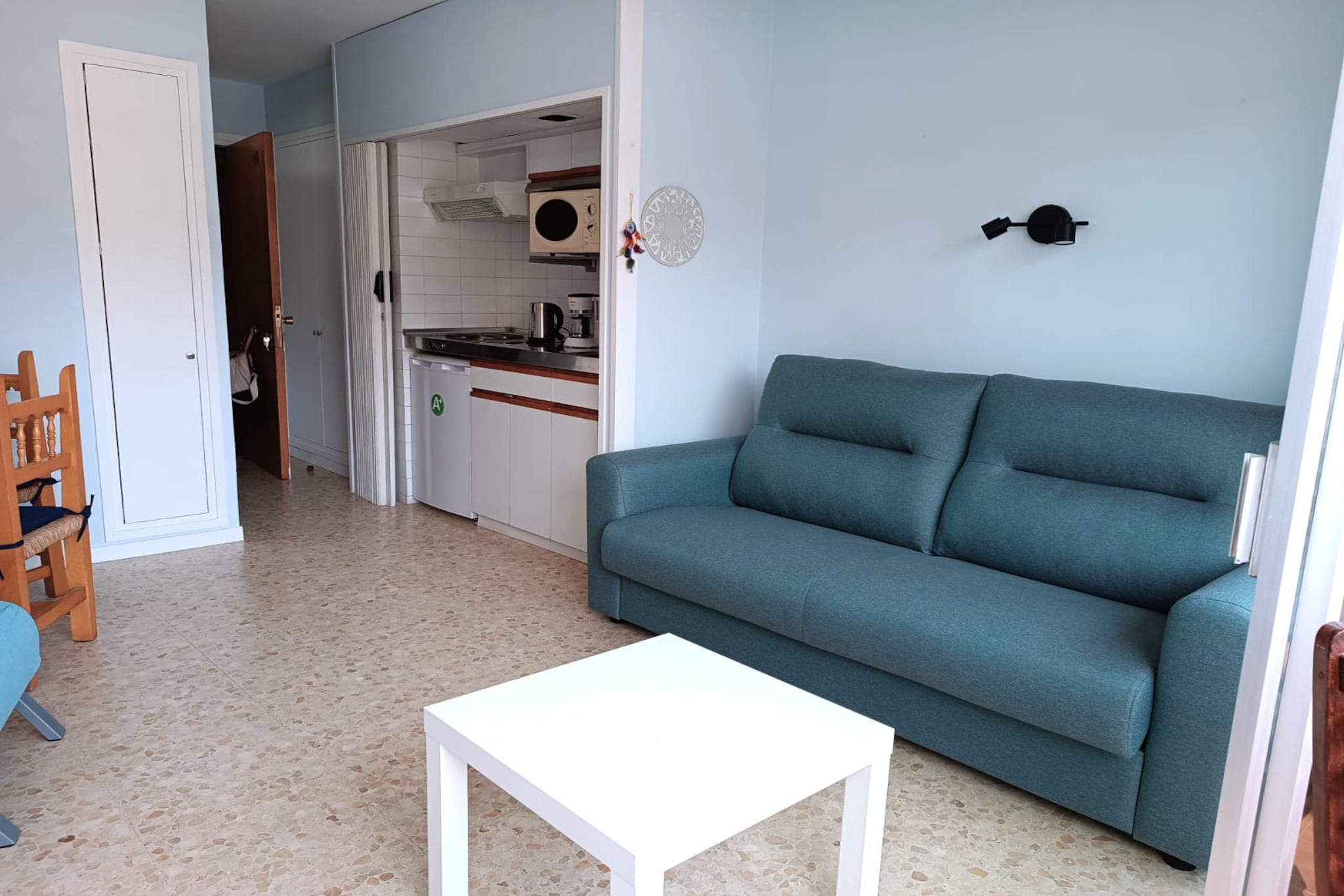 Vivalidays Lara - Fenals - LLoret de Mar-Woonkamer