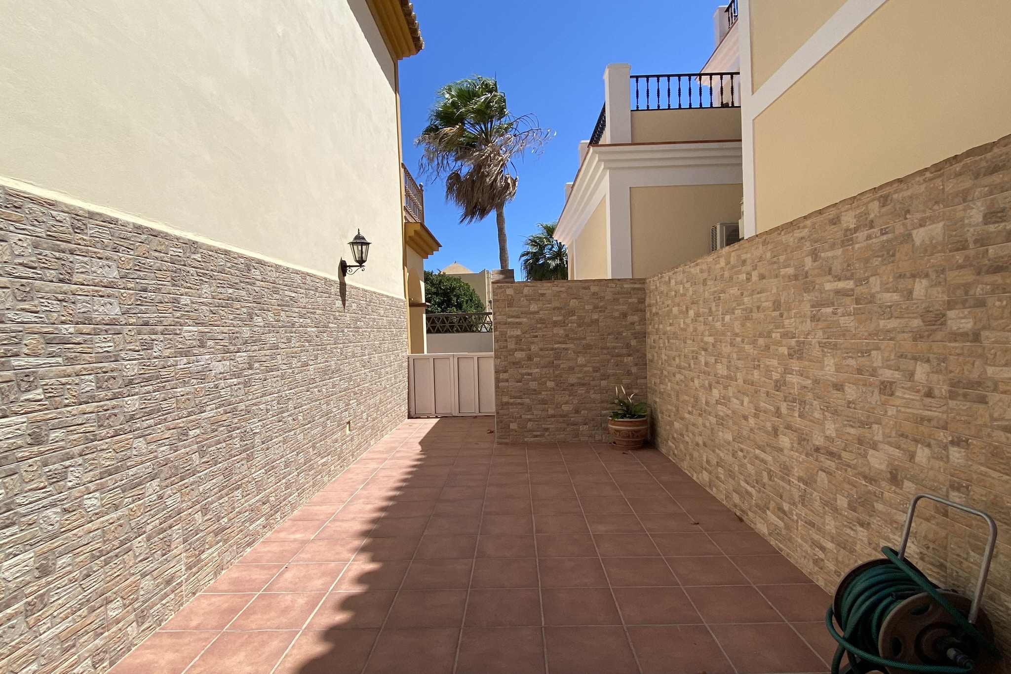 Villa Madrid Private Pool by Casasol-Terrassenbalkon