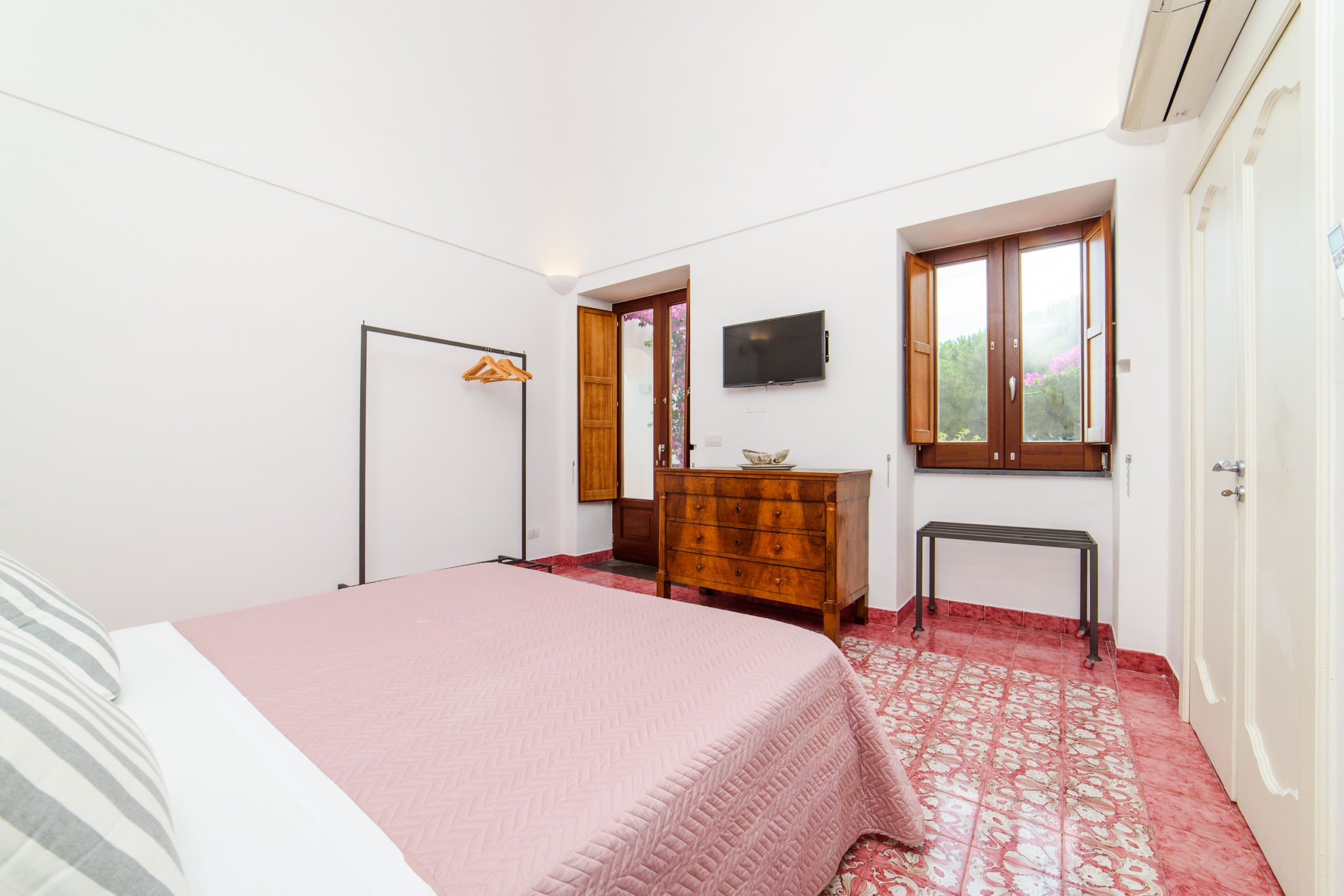 Villa Field-Bedroom