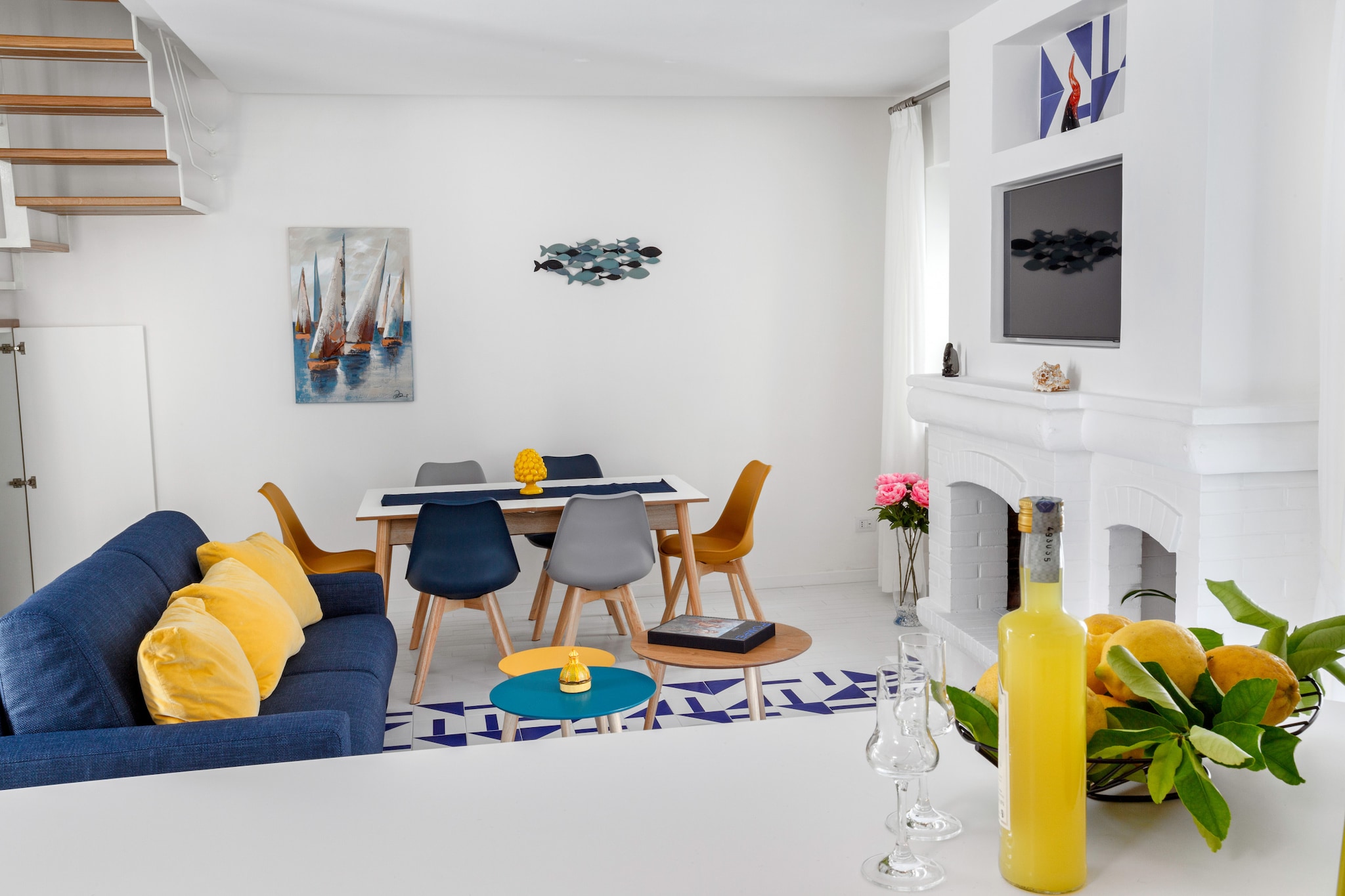 Leucosia-Living room