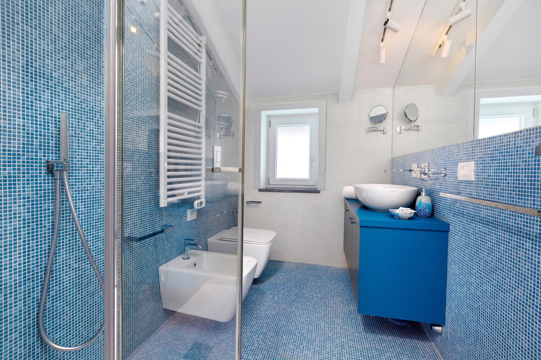 Leucosia-Bathroom