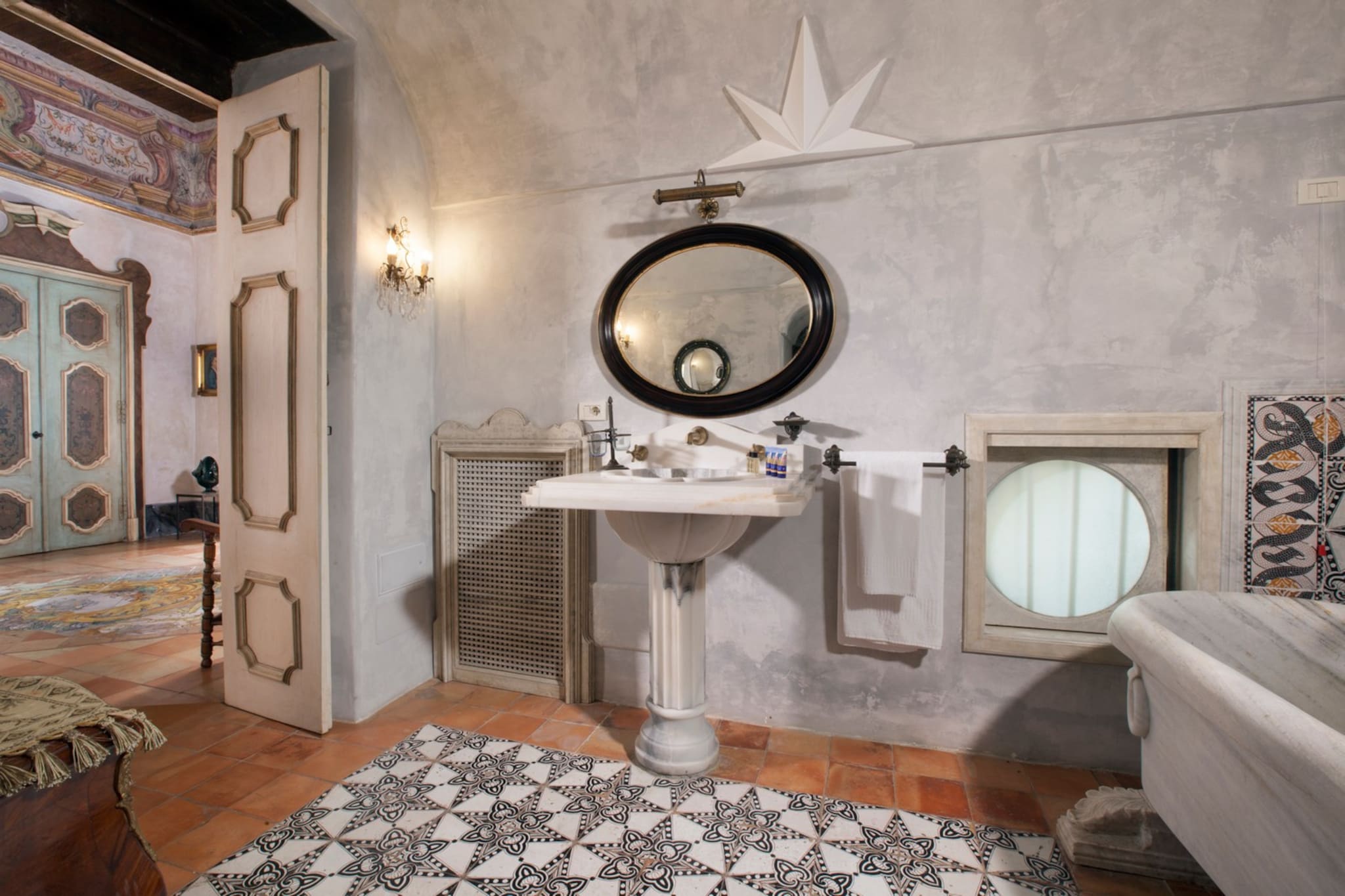 Palazzo Crocione-Bathroom