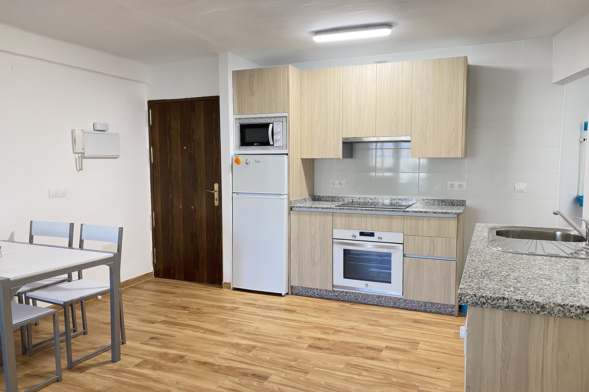 City Center 2B by Casasol-Kitchen