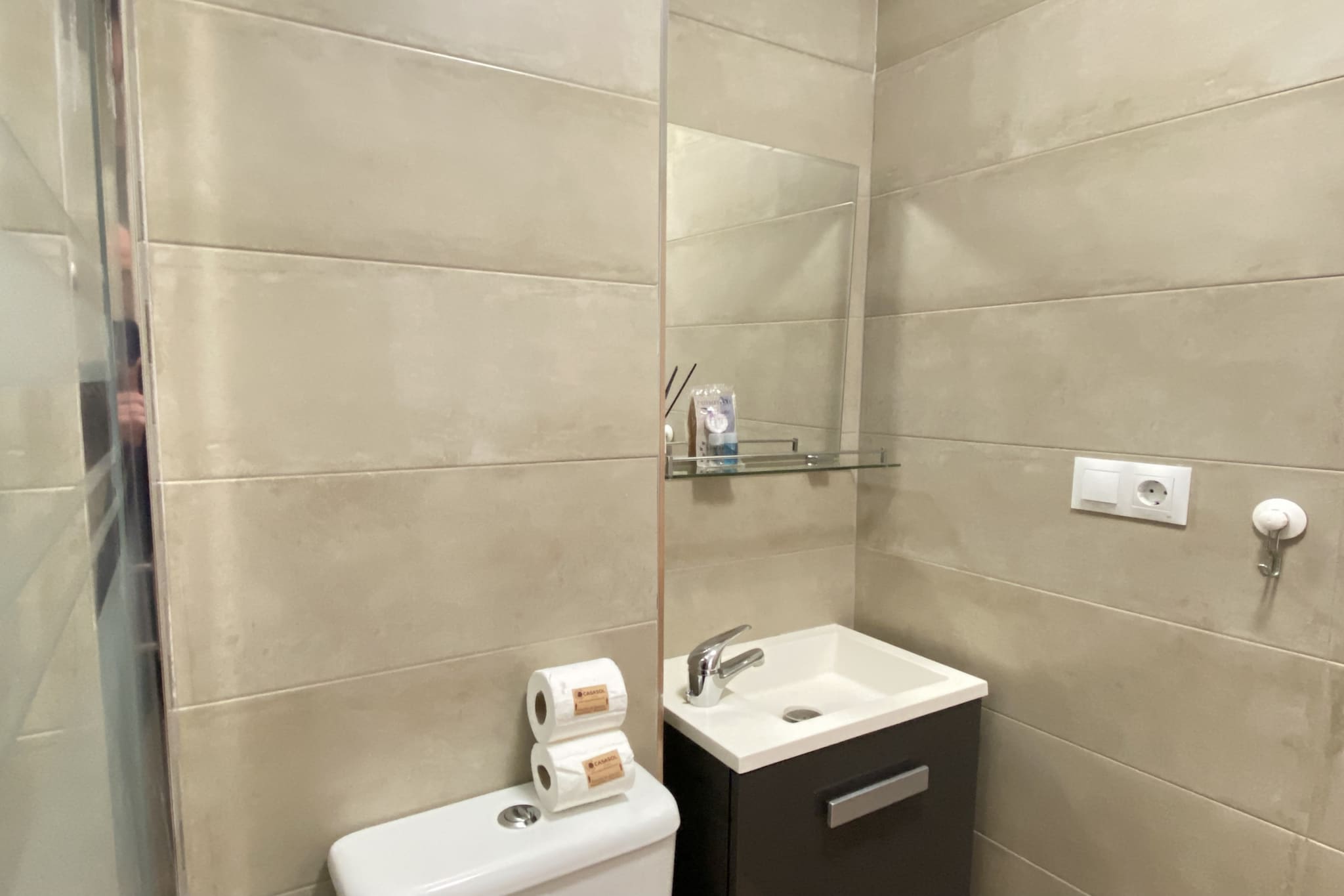 City Center 2B by Casasol-Bathroom
