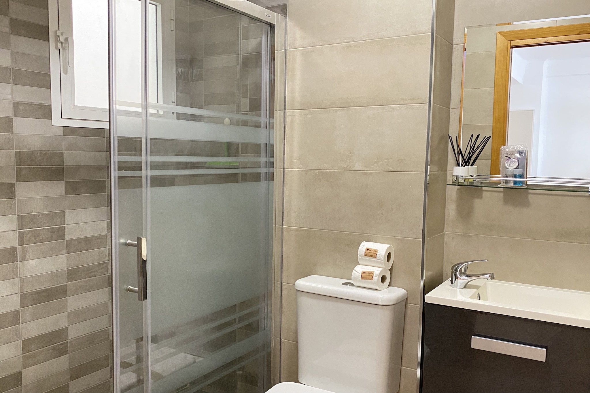 City Center 2B by Casasol-Bathroom