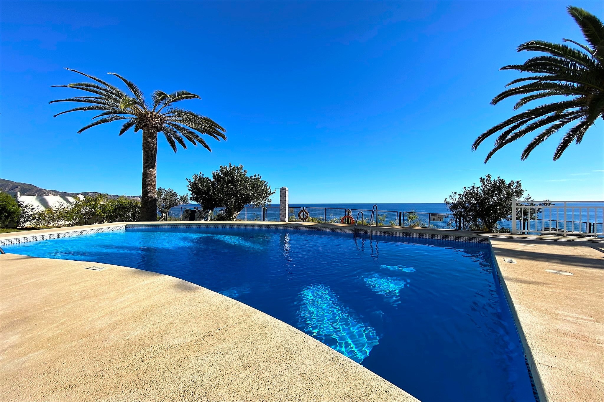Tuhillo E1 Luxury Seaview by Casasol-Piscine