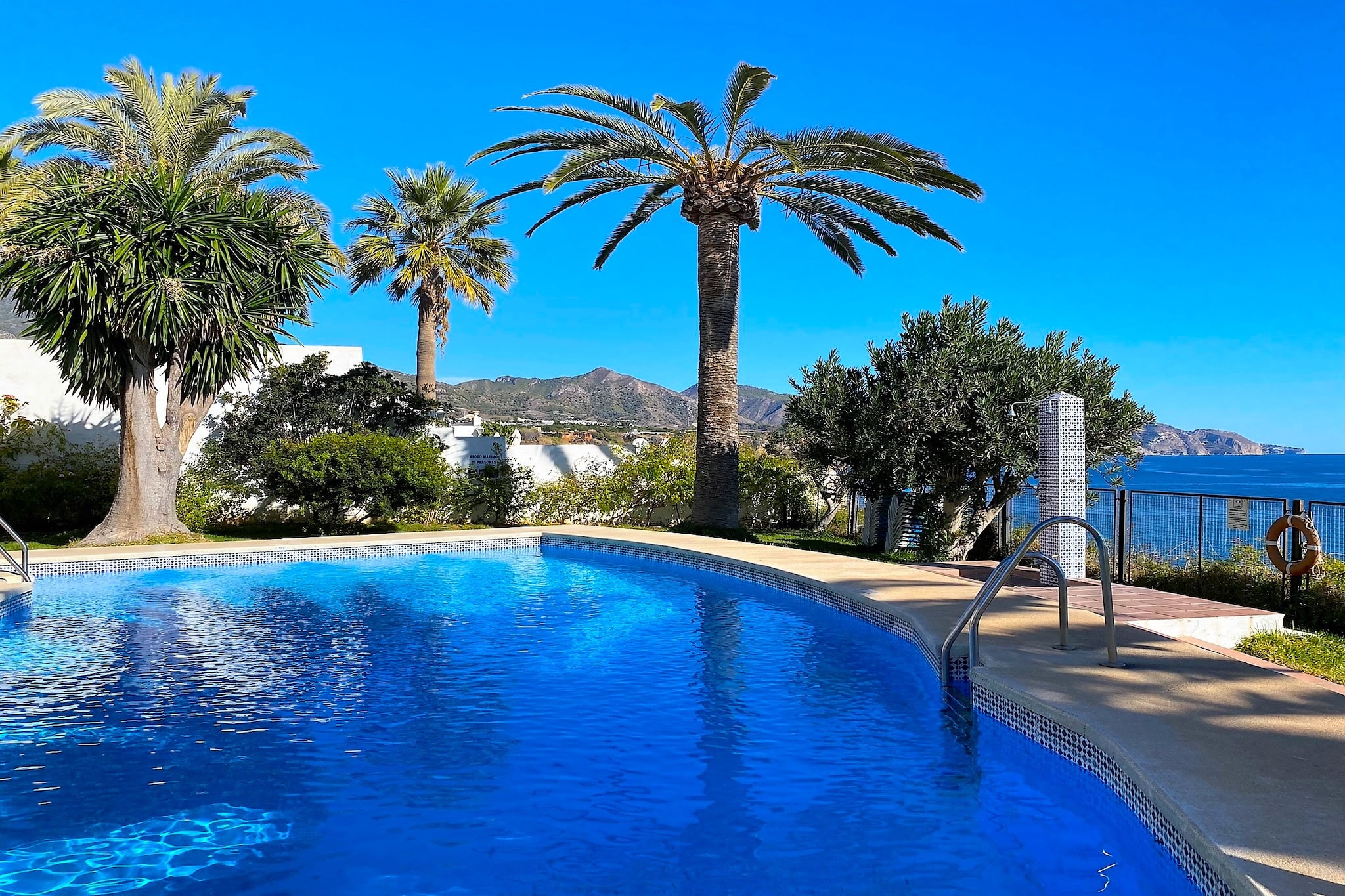 Tuhillo E1 Luxury Seaview by Casasol-Piscine