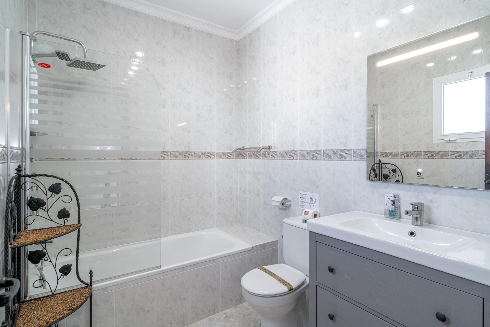 Villa Caritas Punta Lara by Casasol-Badkamer