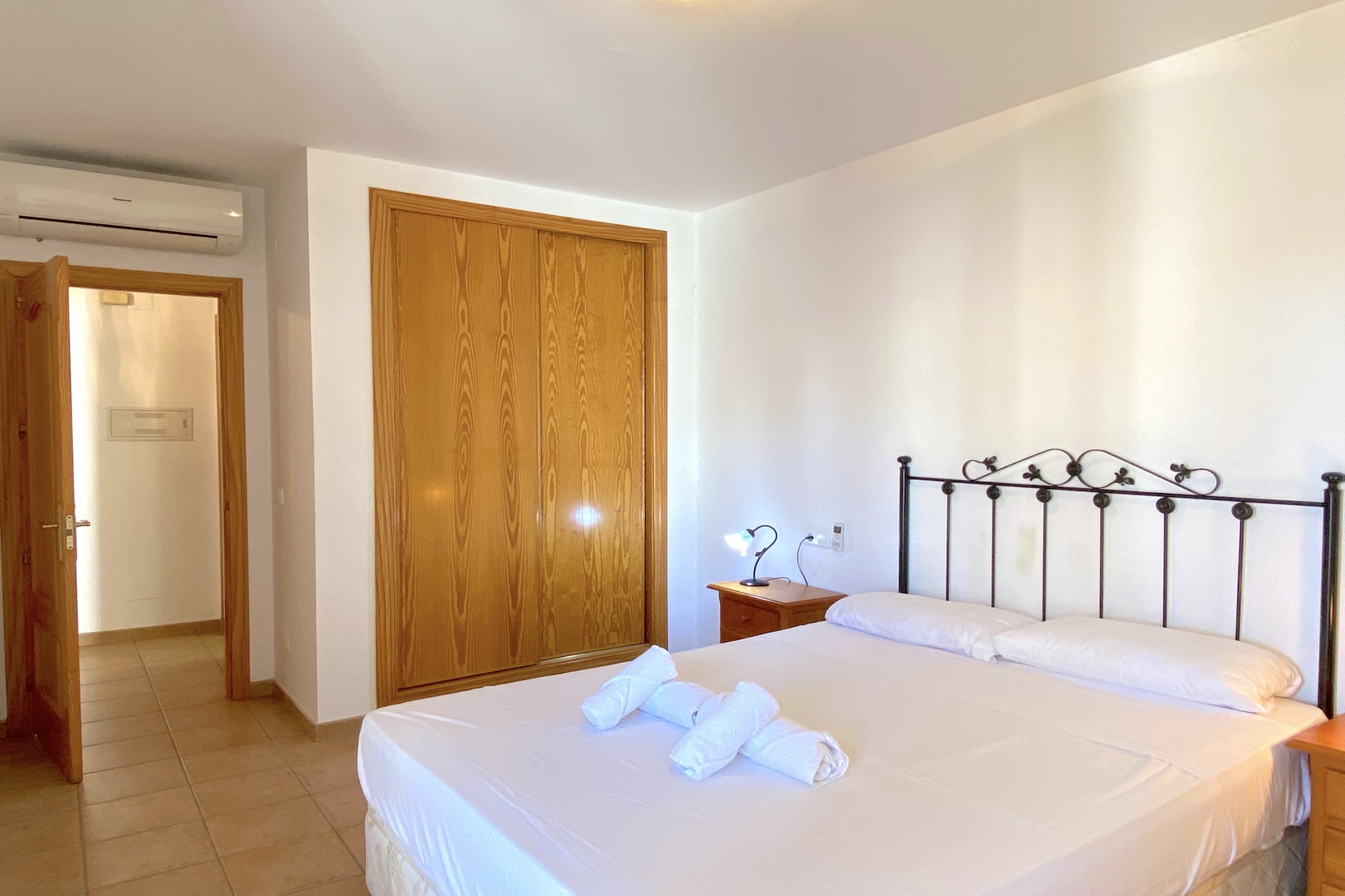 Milenio 1H Apartment by Casasol-Chambre