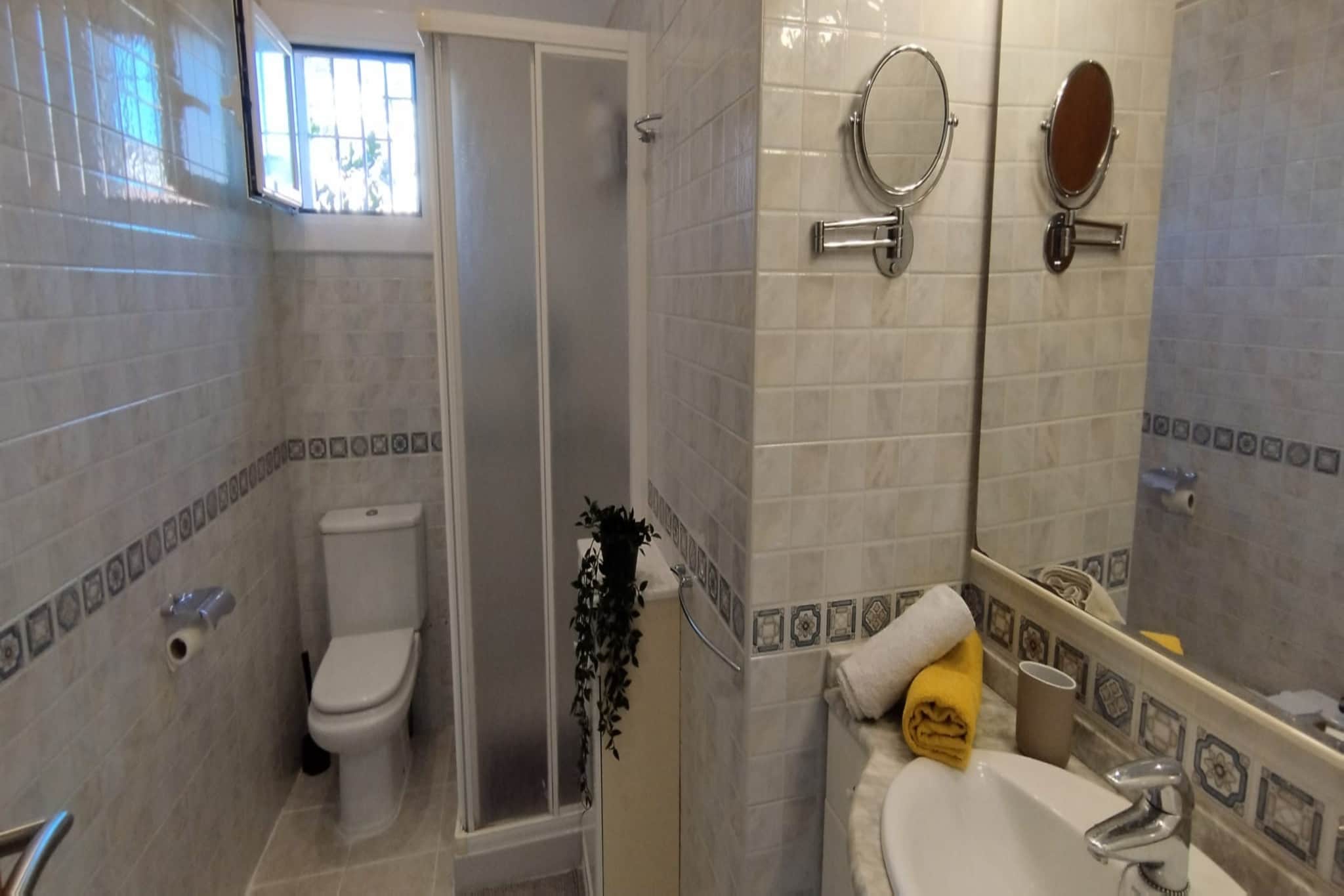 Vivalidays Casa Leo - Santa Susanna-Salle de bain