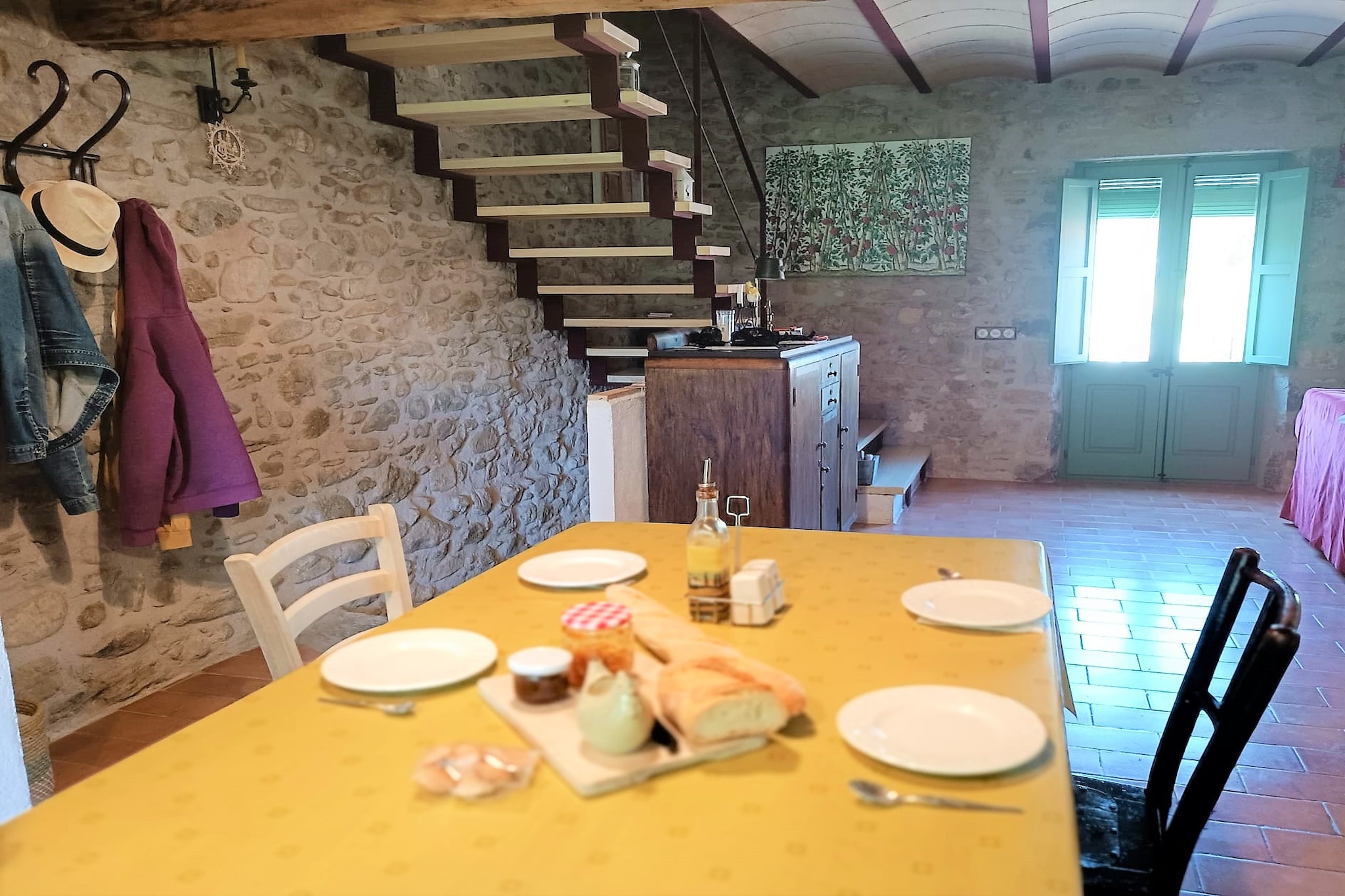 Vivalidays Casa Rural Anna   Mieres  Gerona-Eetkamer