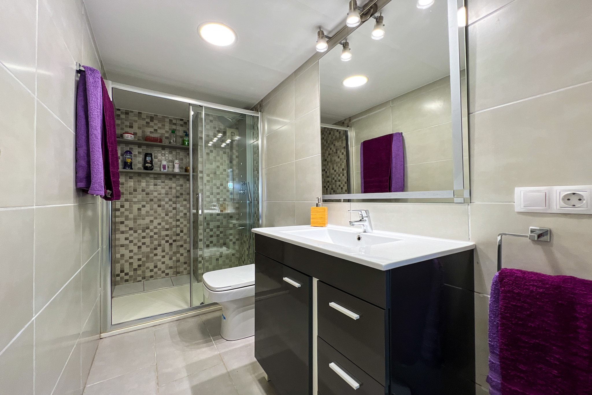 Vivalidays Lora - Santa Susanna-Salle de bain