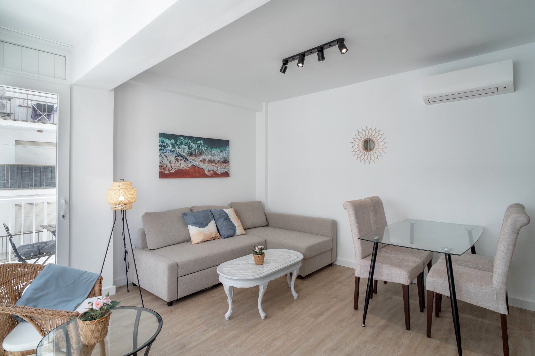 Gaviota 3º3 Central Living by Casasol