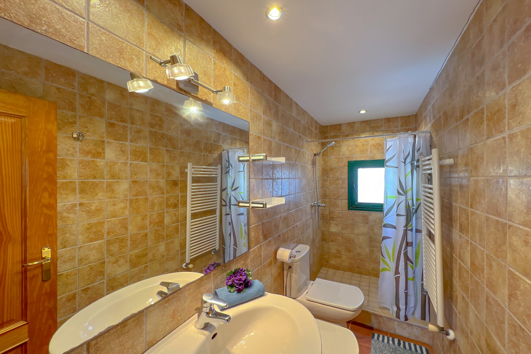 Vivalidays Casa Palamos - Costa Brava-Badezimmer