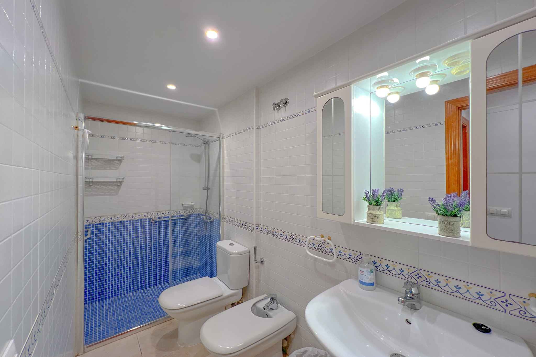 Vivalidays Angels - Blanes - Costa Brava-Badezimmer