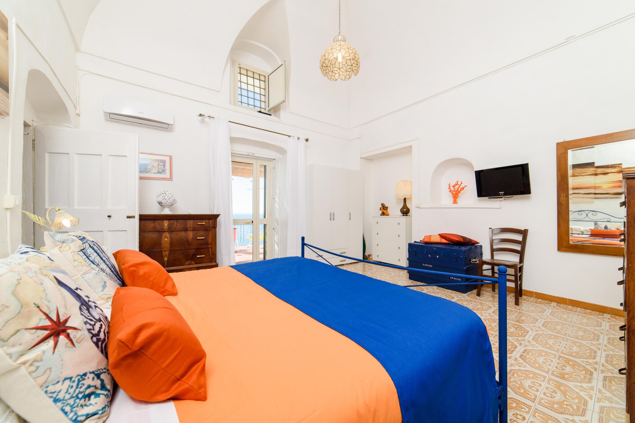 Romantic Antica Sponda-Bedroom