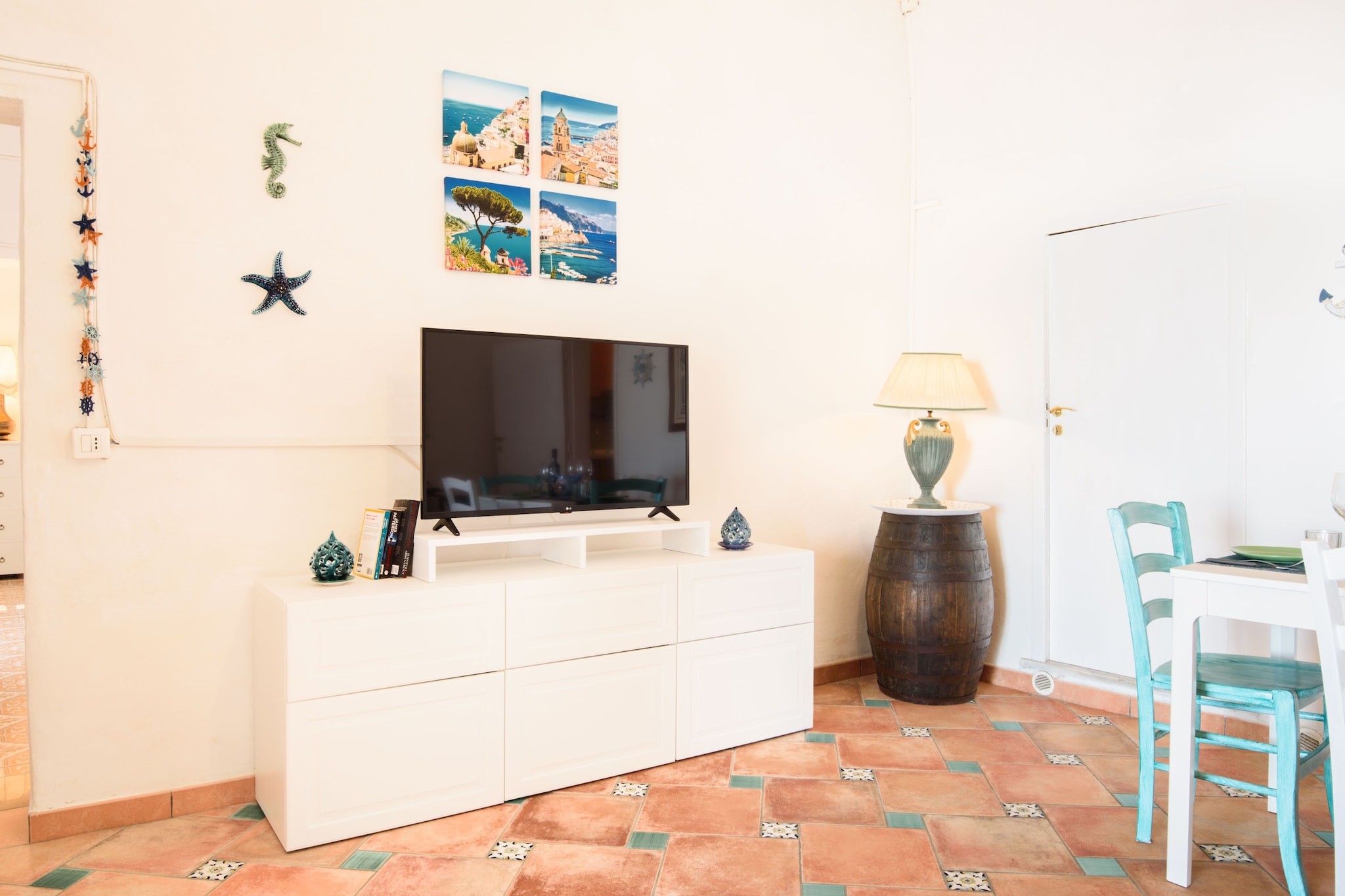 Romantic Antica Sponda-Living room