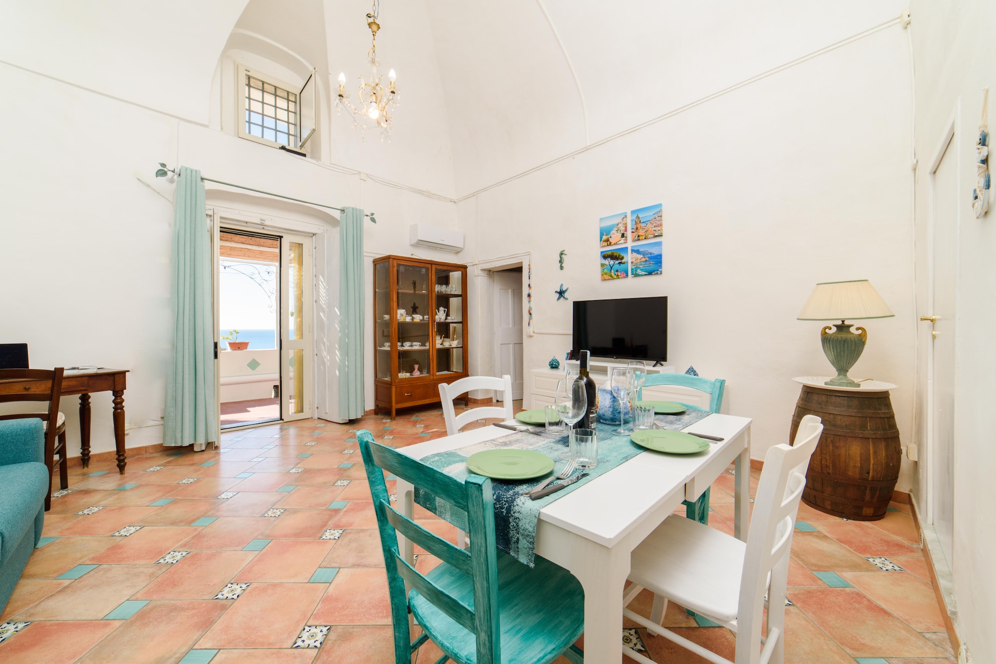 Romantic Antica Sponda-Living room