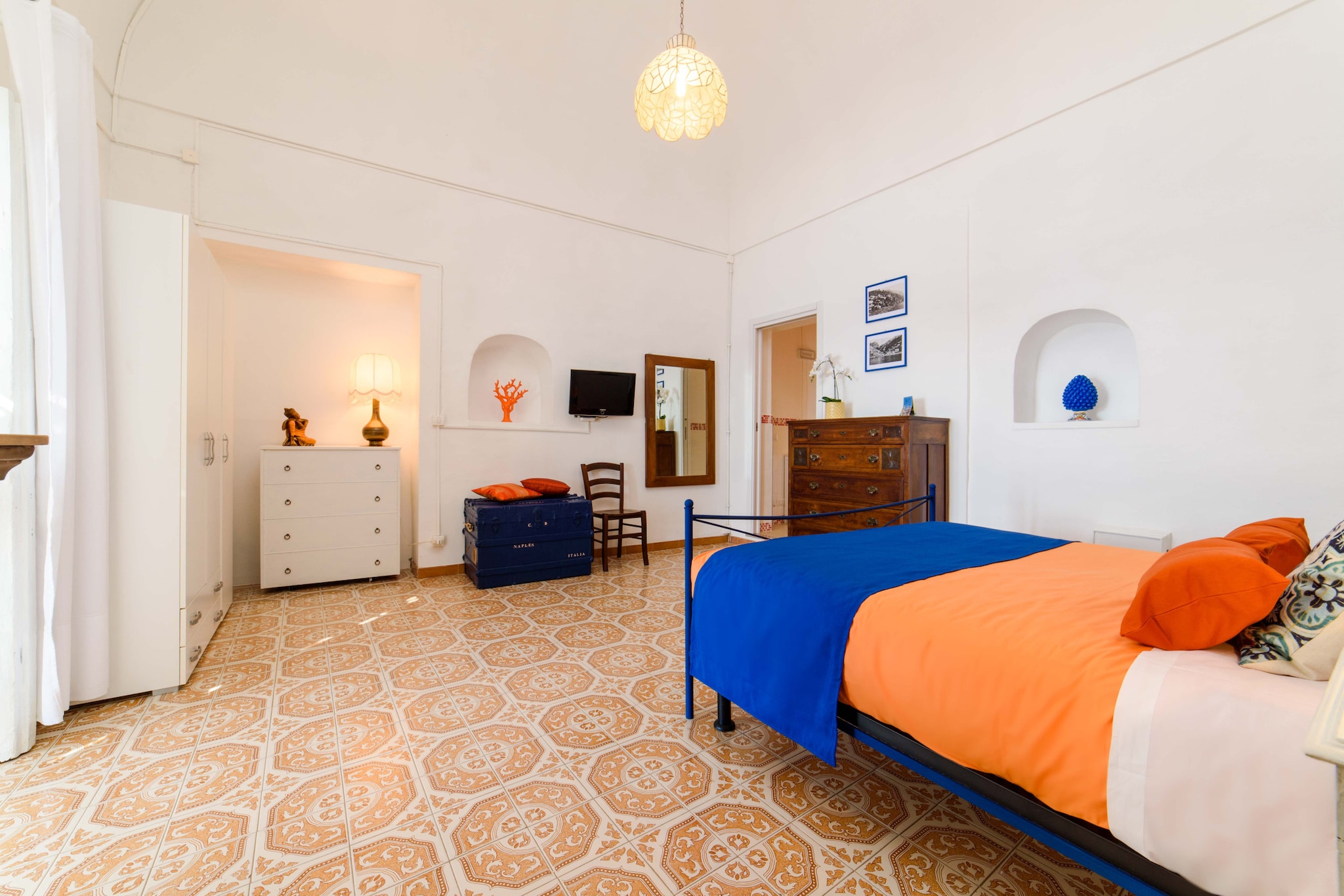Romantic Antica Sponda-Bedroom