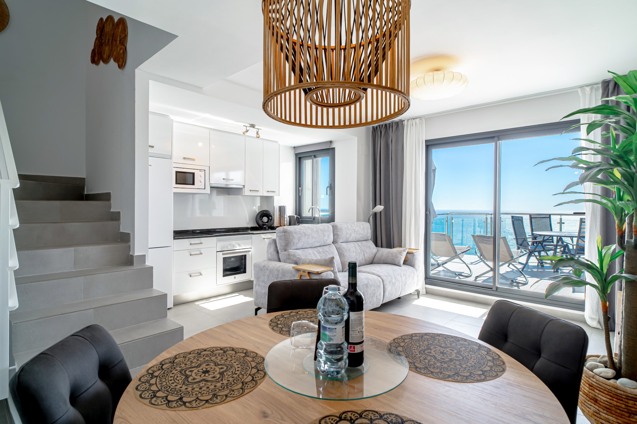 Terrazas de Ladera Duplex 3 by Casasol-Wohnzimmer