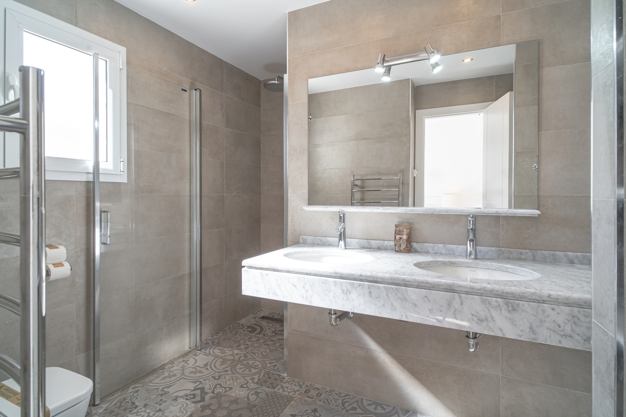 Villa Andalucía Esplendor by Casasol-Salle de bain