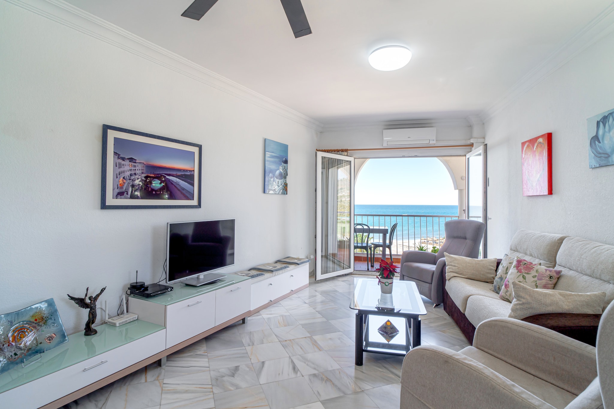 Stella Maris Beachfront 3A by Casasol-Wohnzimmer