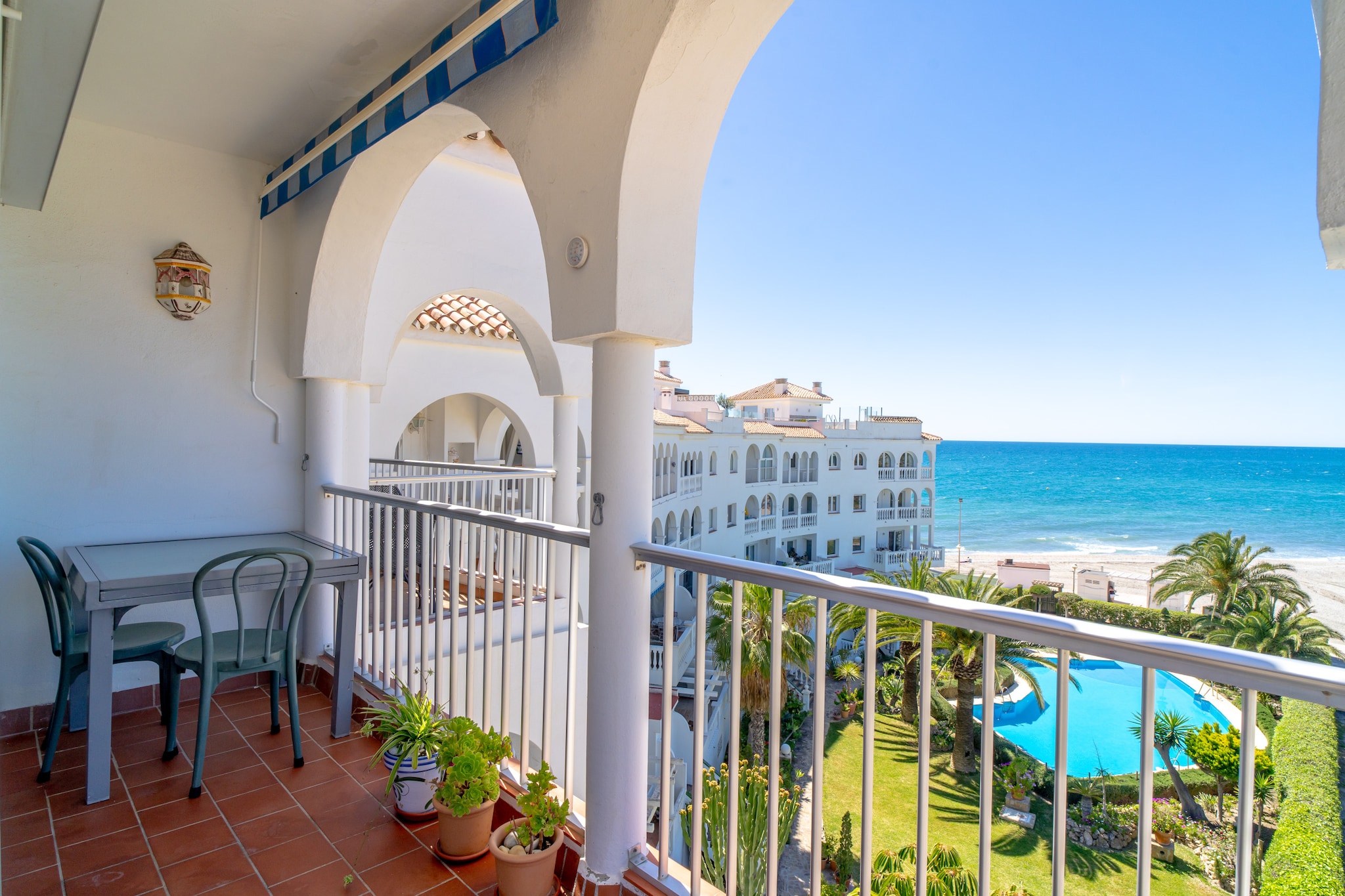Stella Maris Beachfront 3A by Casasol-Terrassenbalkon