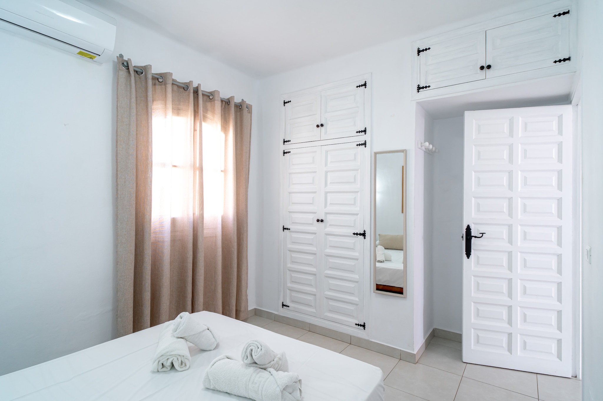Hibiscos Seaview Terrace by Casasol-Schlafzimmer
