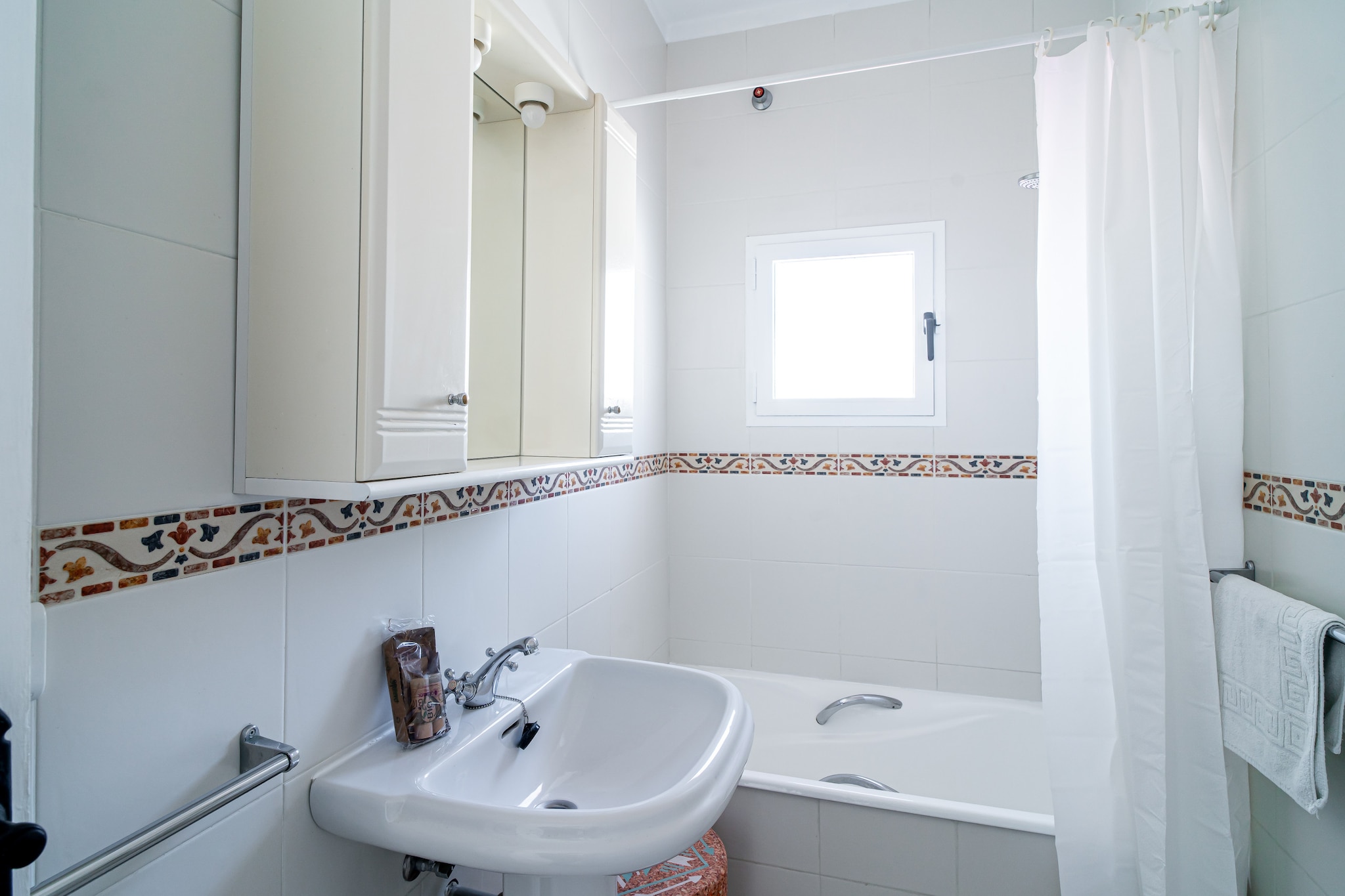 Hibiscos Seaview Terrace by Casasol-Badezimmer