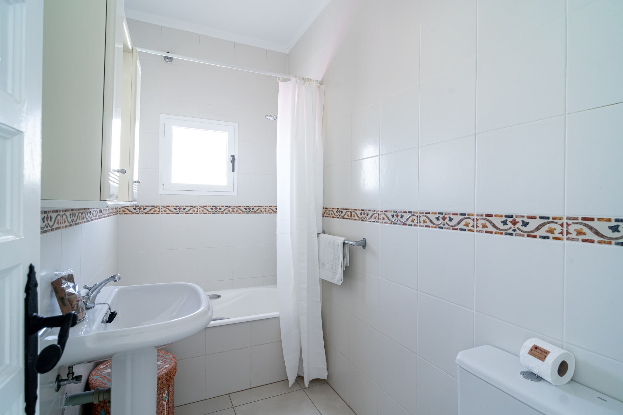 Hibiscos Seaview Terrace by Casasol-Badezimmer