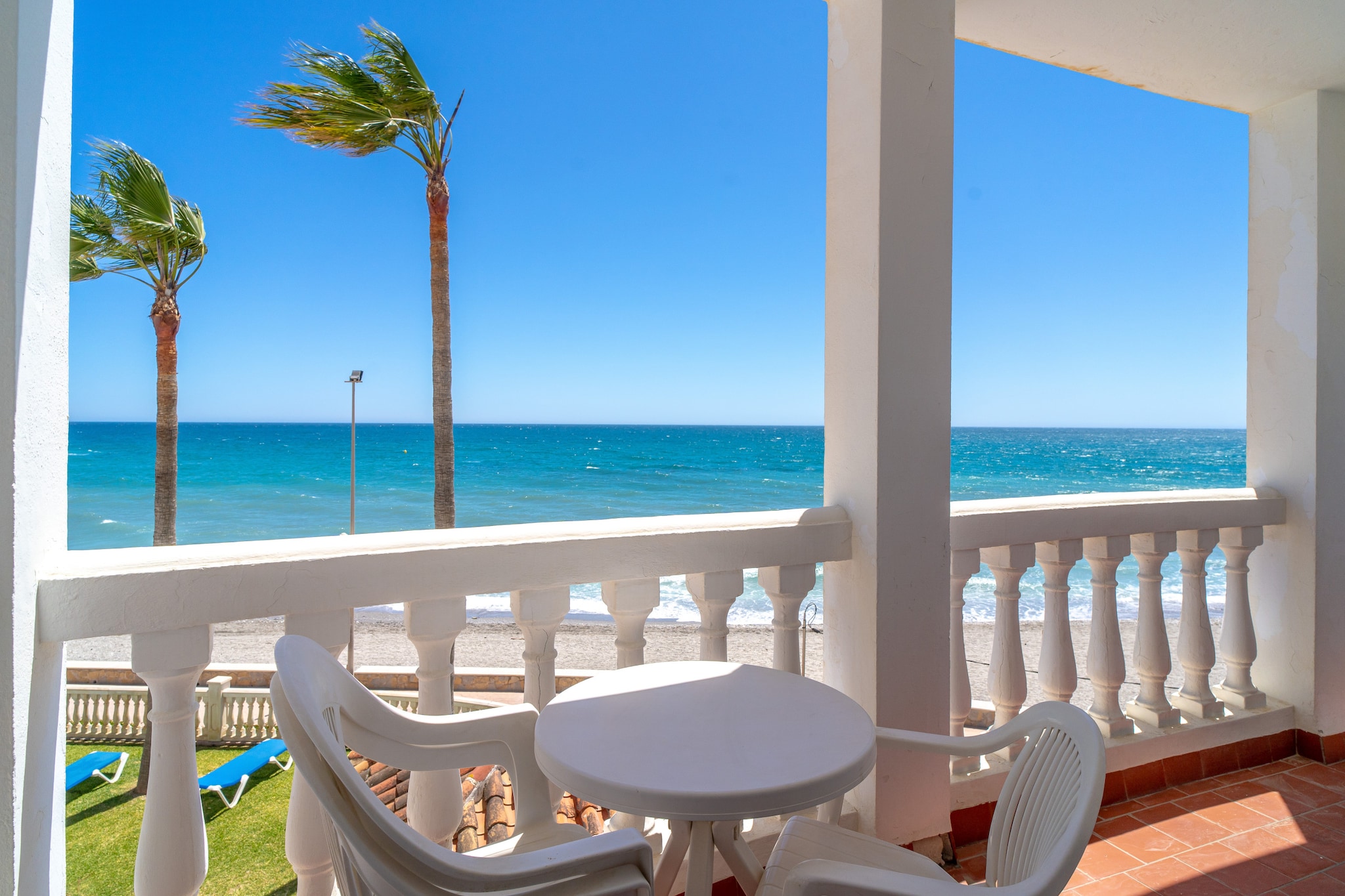 Stella Maris Beachfront 1J by Casasol-Terrasse
