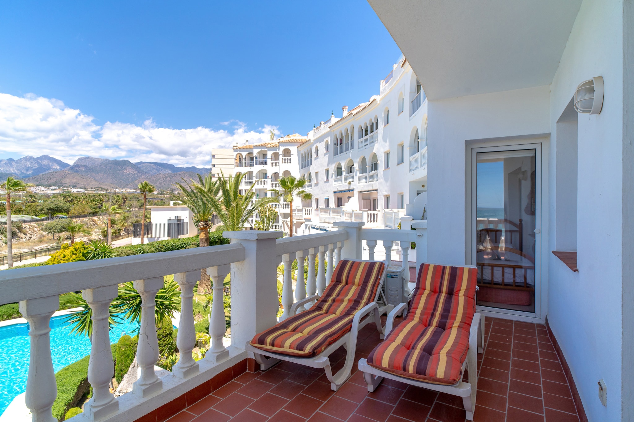 Stella Maris Beachfront 1J by Casasol-Terrasse
