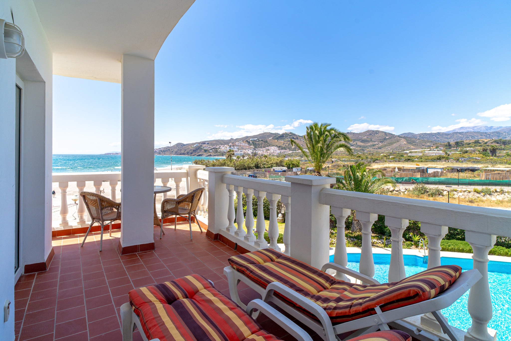 Stella Maris Beachfront 1J by Casasol-Terrasse