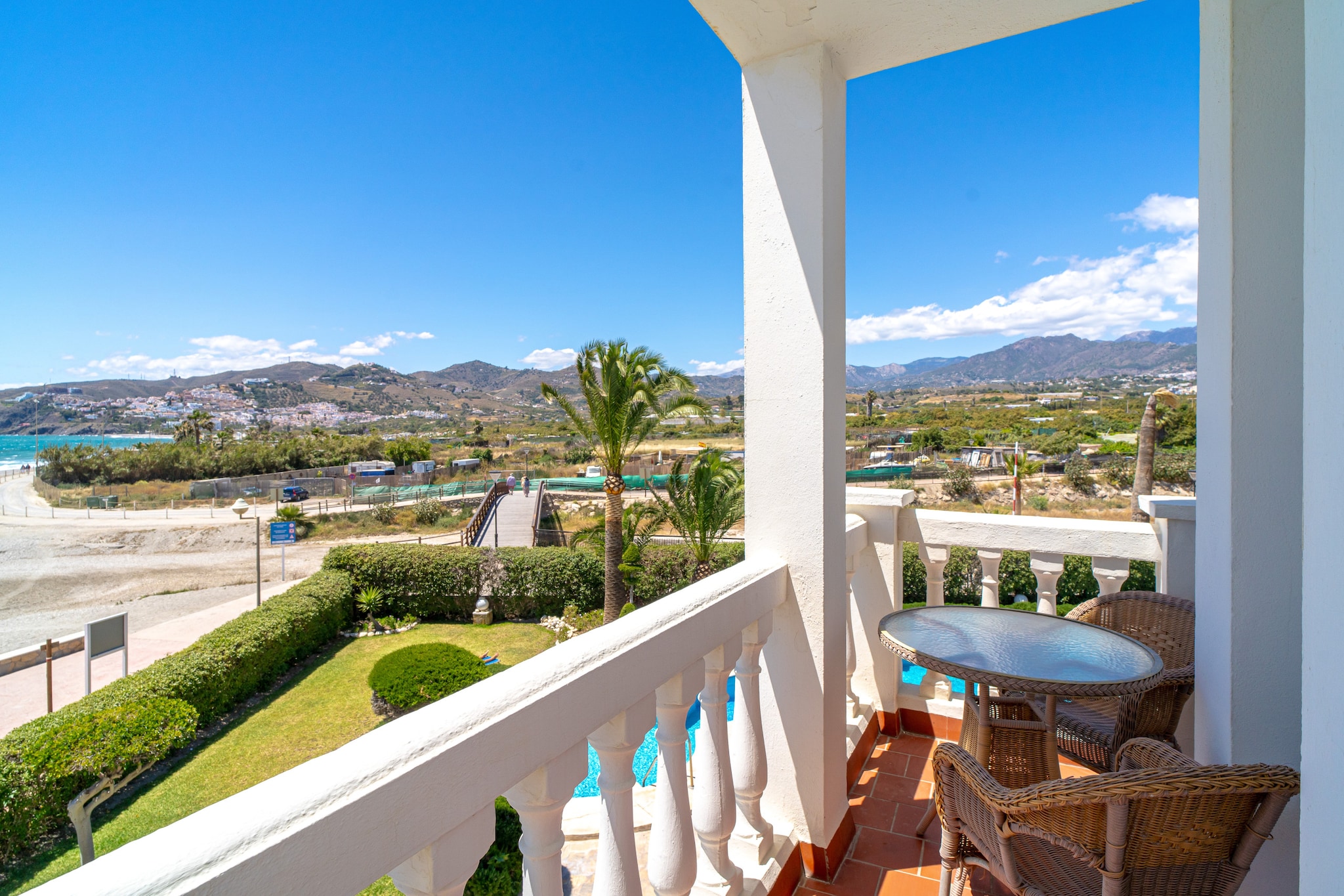 Stella Maris Beachfront 1J by Casasol-Terrasse