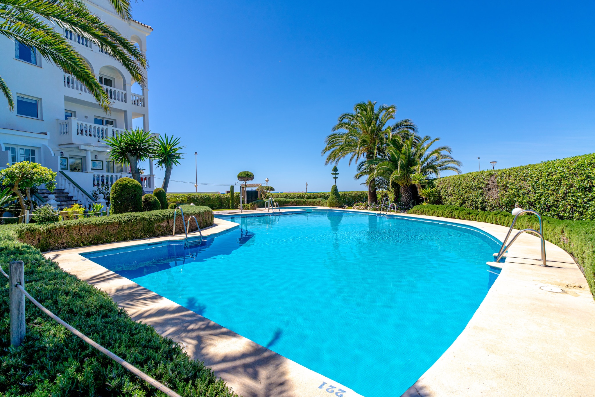 Stella Maris Beachfront 1J by Casasol-Schwimmbad