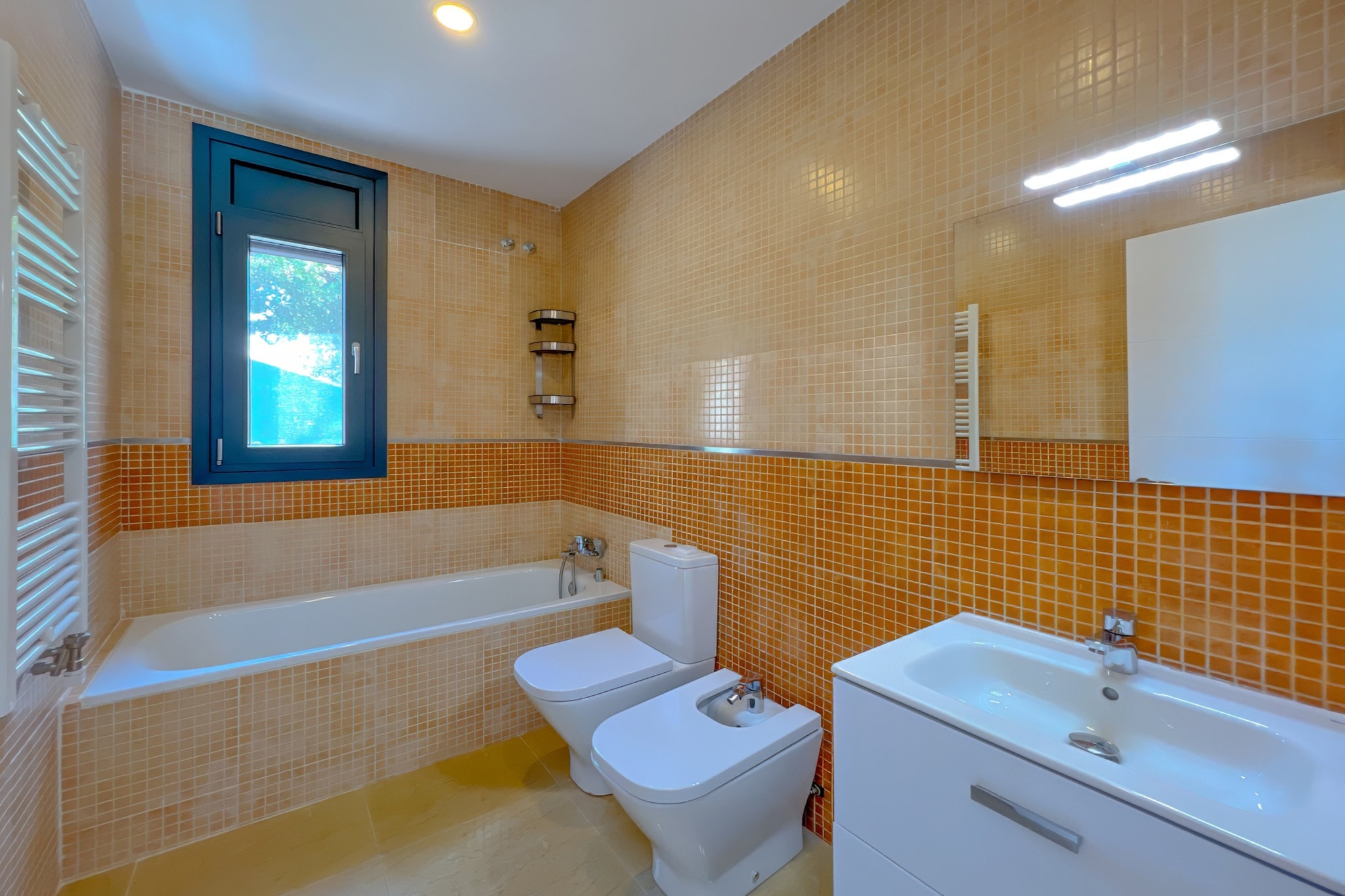 Vivalidays Dali - Costa Brava-Badezimmer