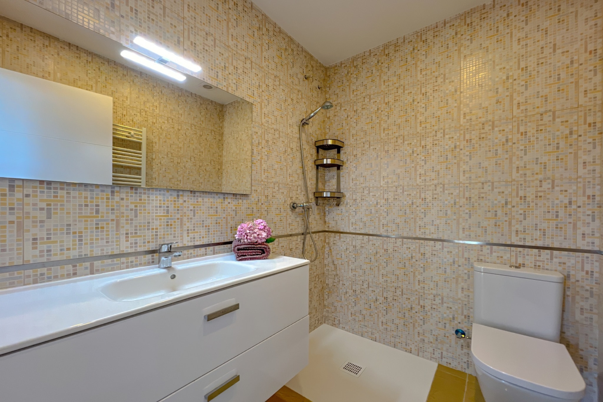 Vivalidays Dali - Costa Brava-Badezimmer